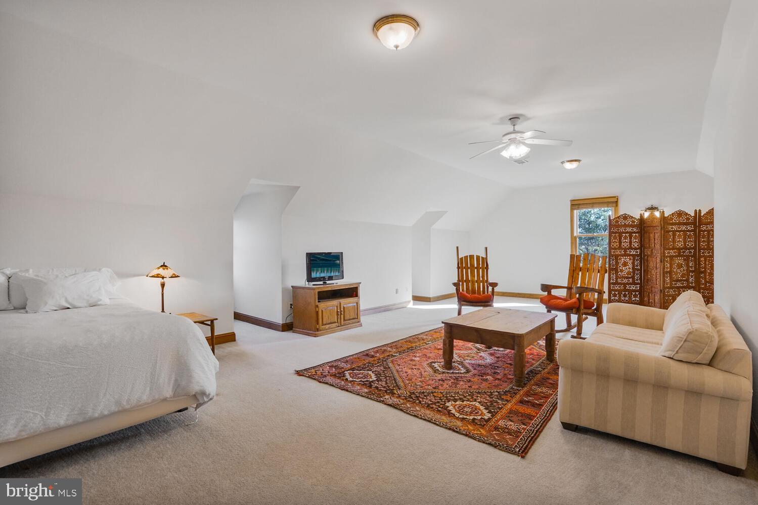 TWIN LAKES - Residential