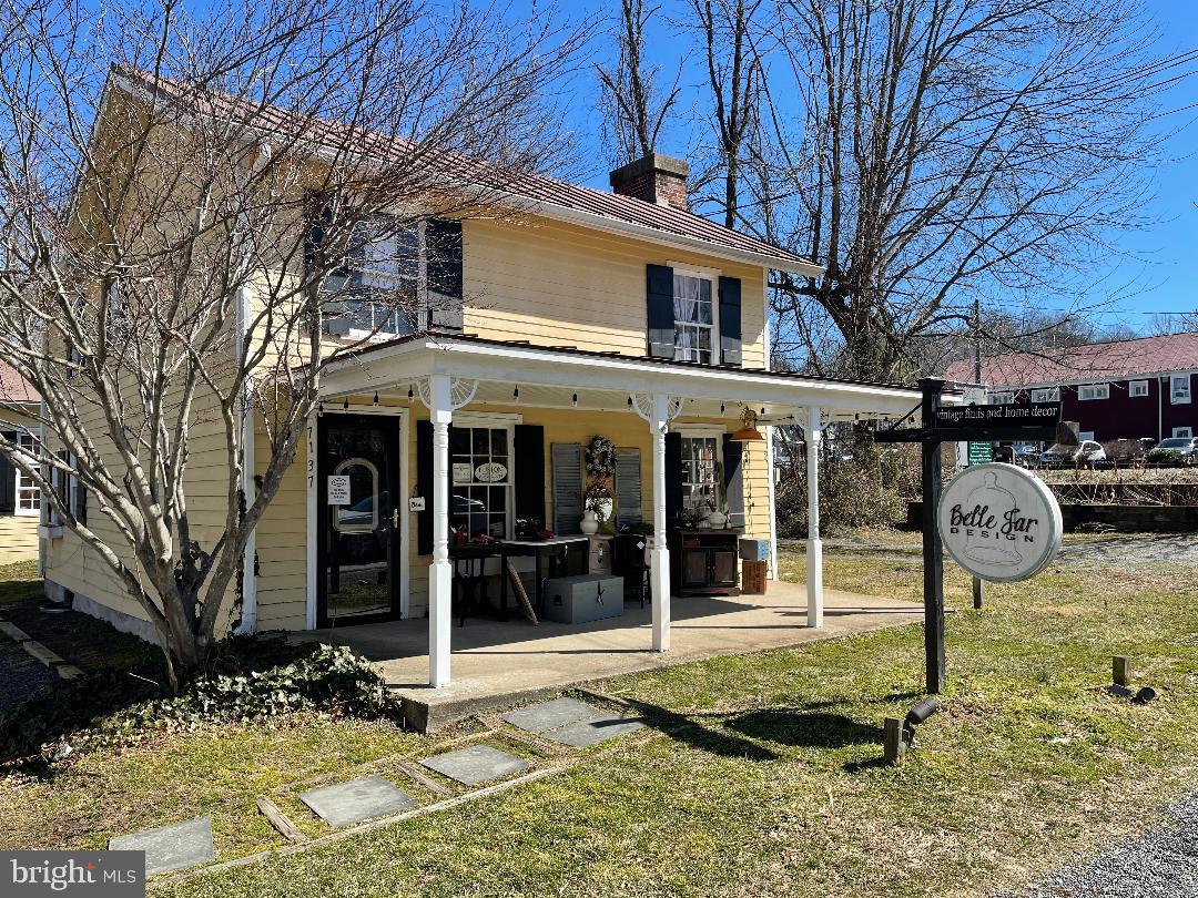 TWIN LAKES - Residential