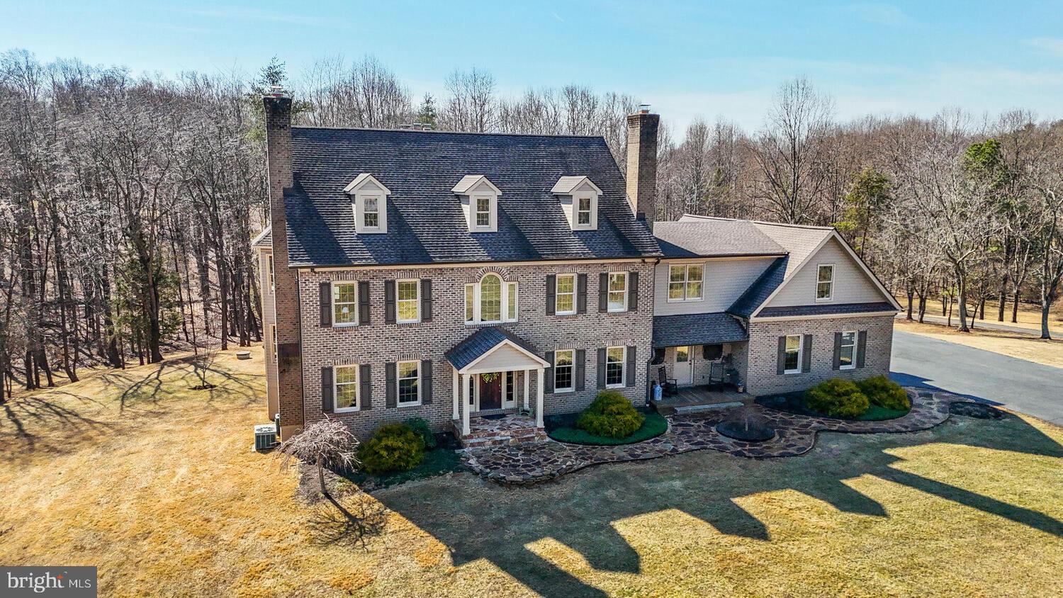 TWIN LAKES - Residential