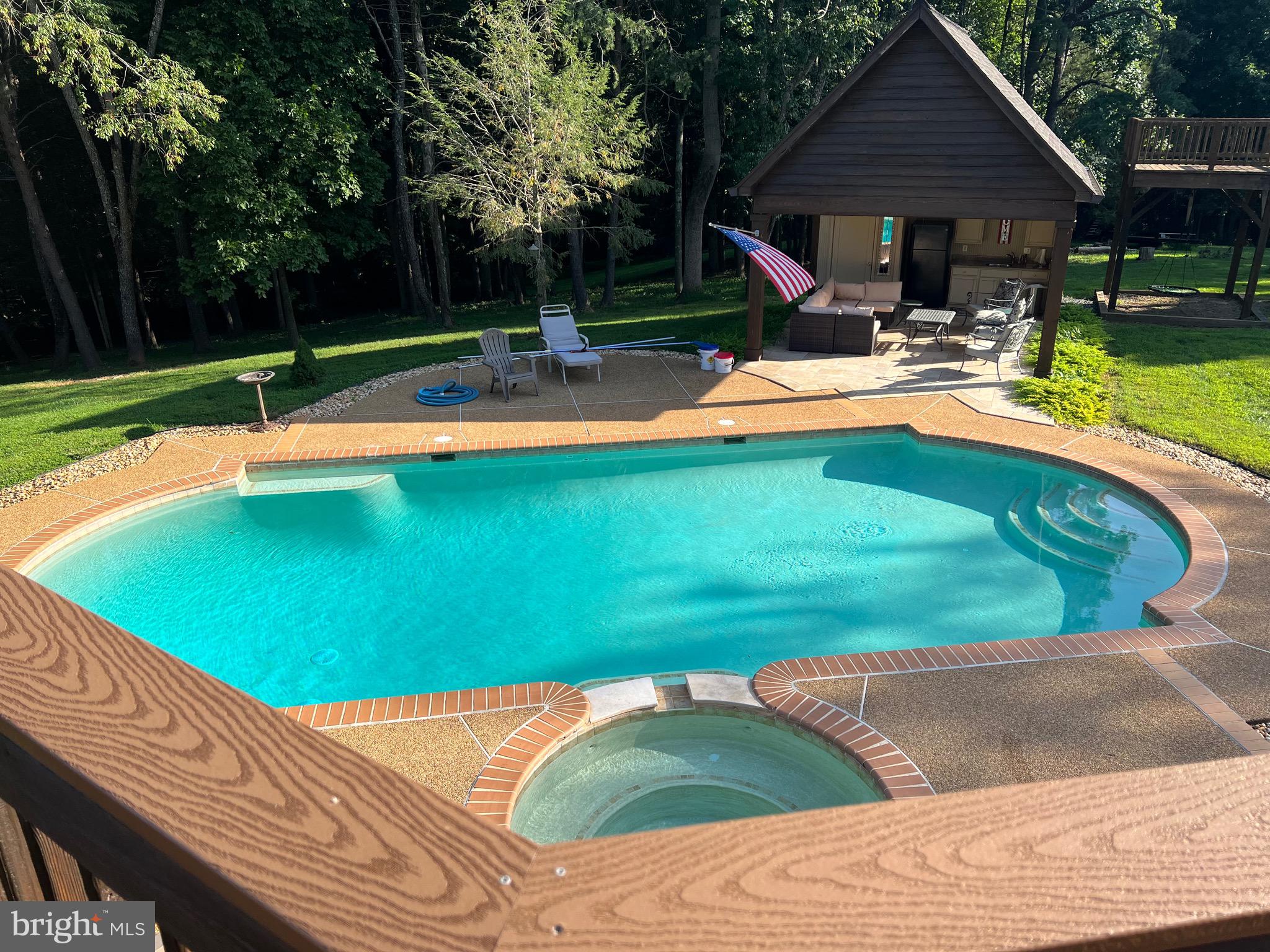 TWIN LAKES - Residential