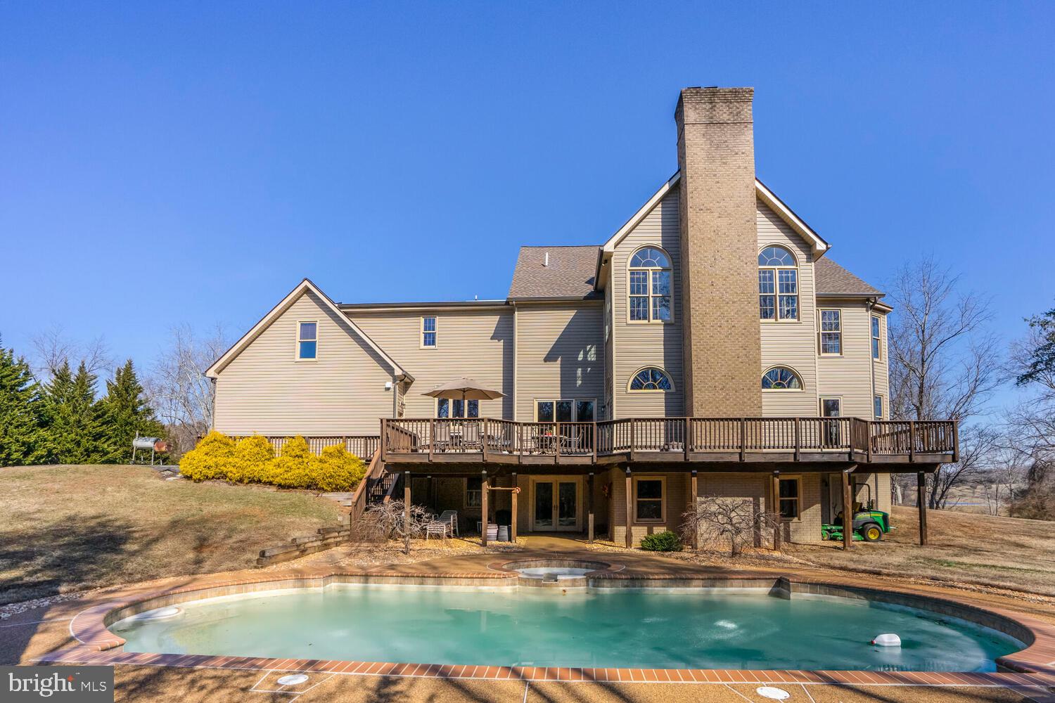 TWIN LAKES - Residential