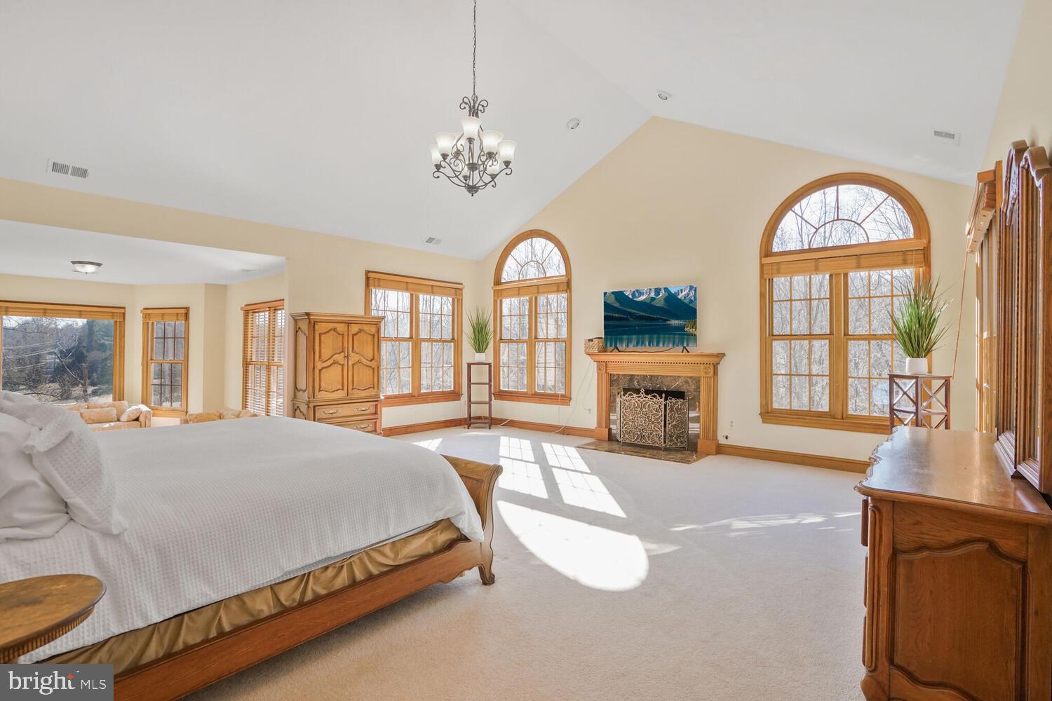 TWIN LAKES - Residential