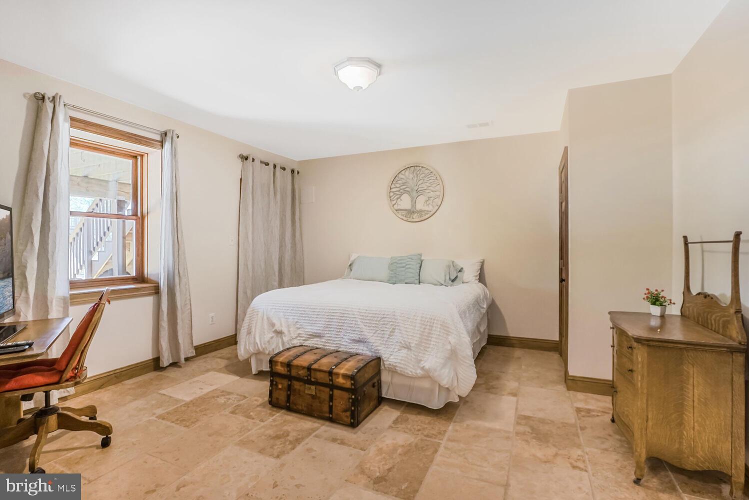 TWIN LAKES - Residential