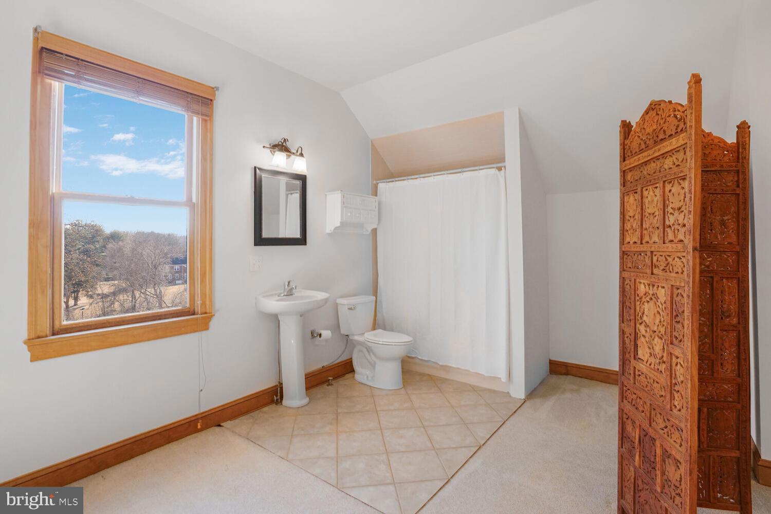 TWIN LAKES - Residential