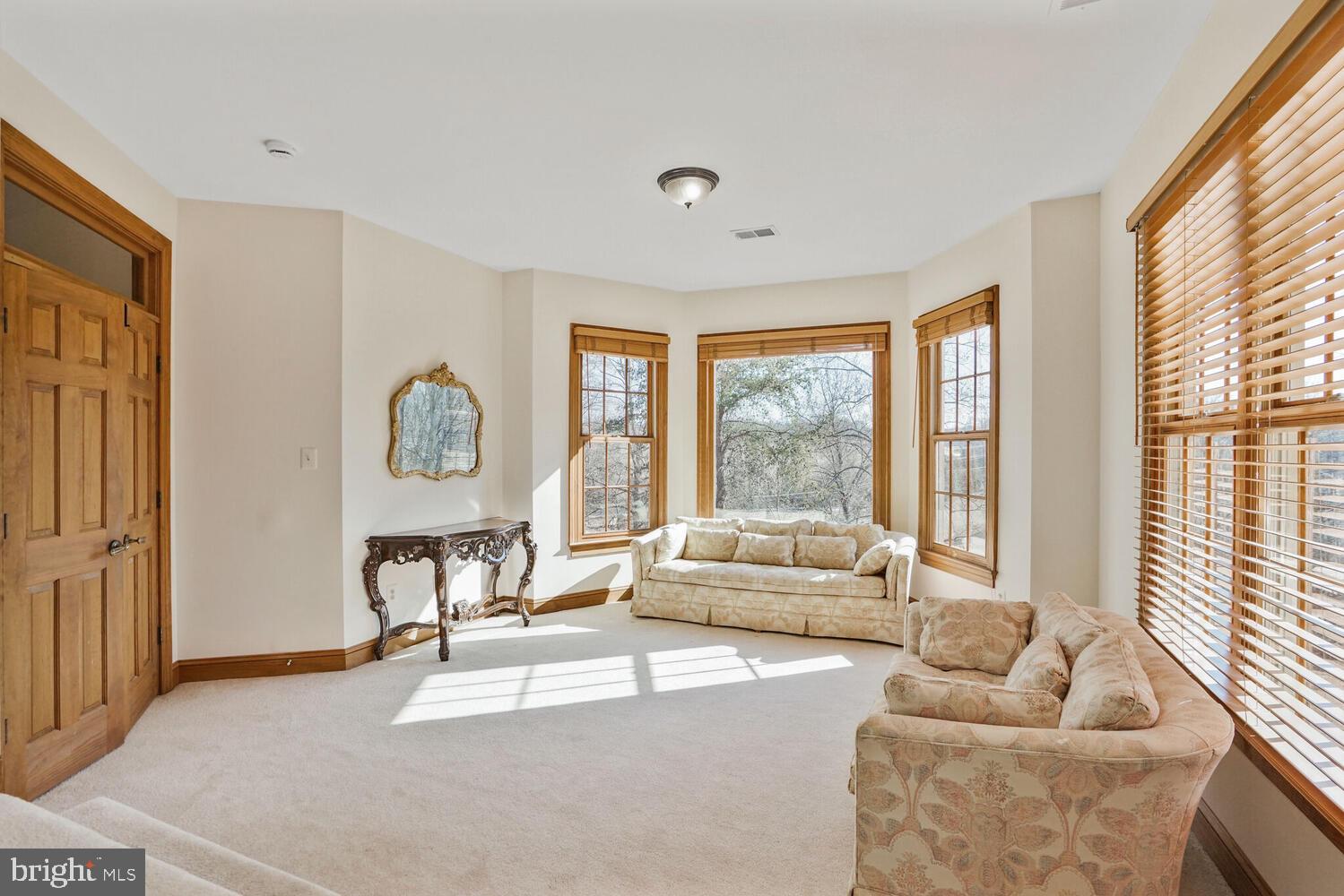 TWIN LAKES - Residential