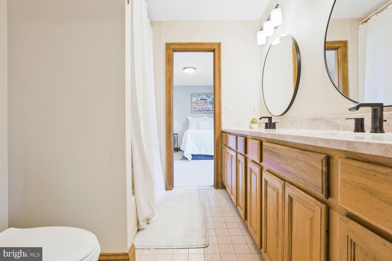 TWIN LAKES - Residential