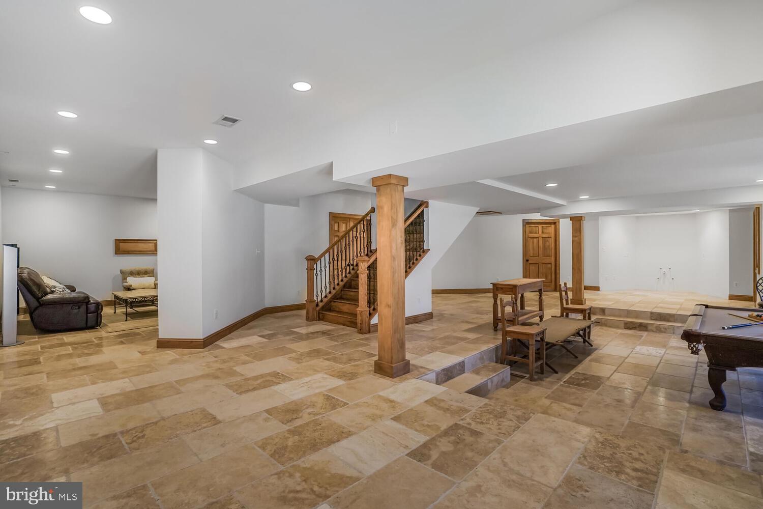 TWIN LAKES - Residential