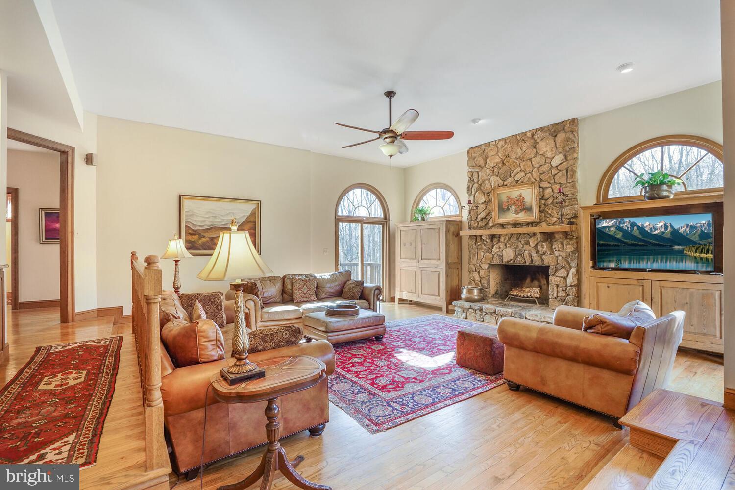 TWIN LAKES - Residential