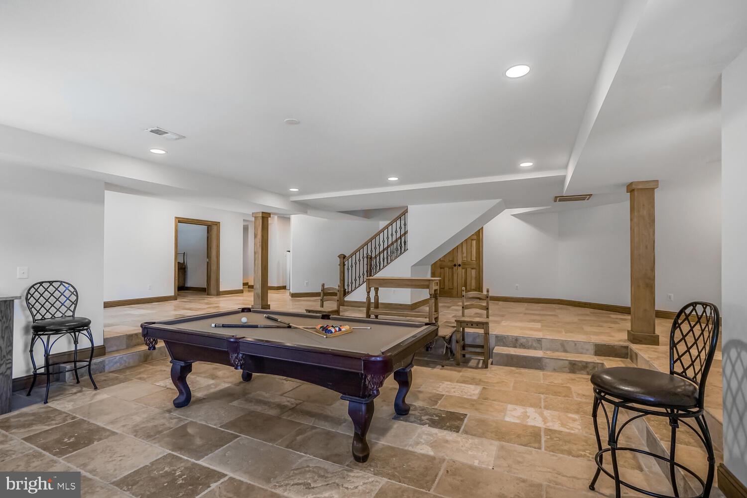 TWIN LAKES - Residential