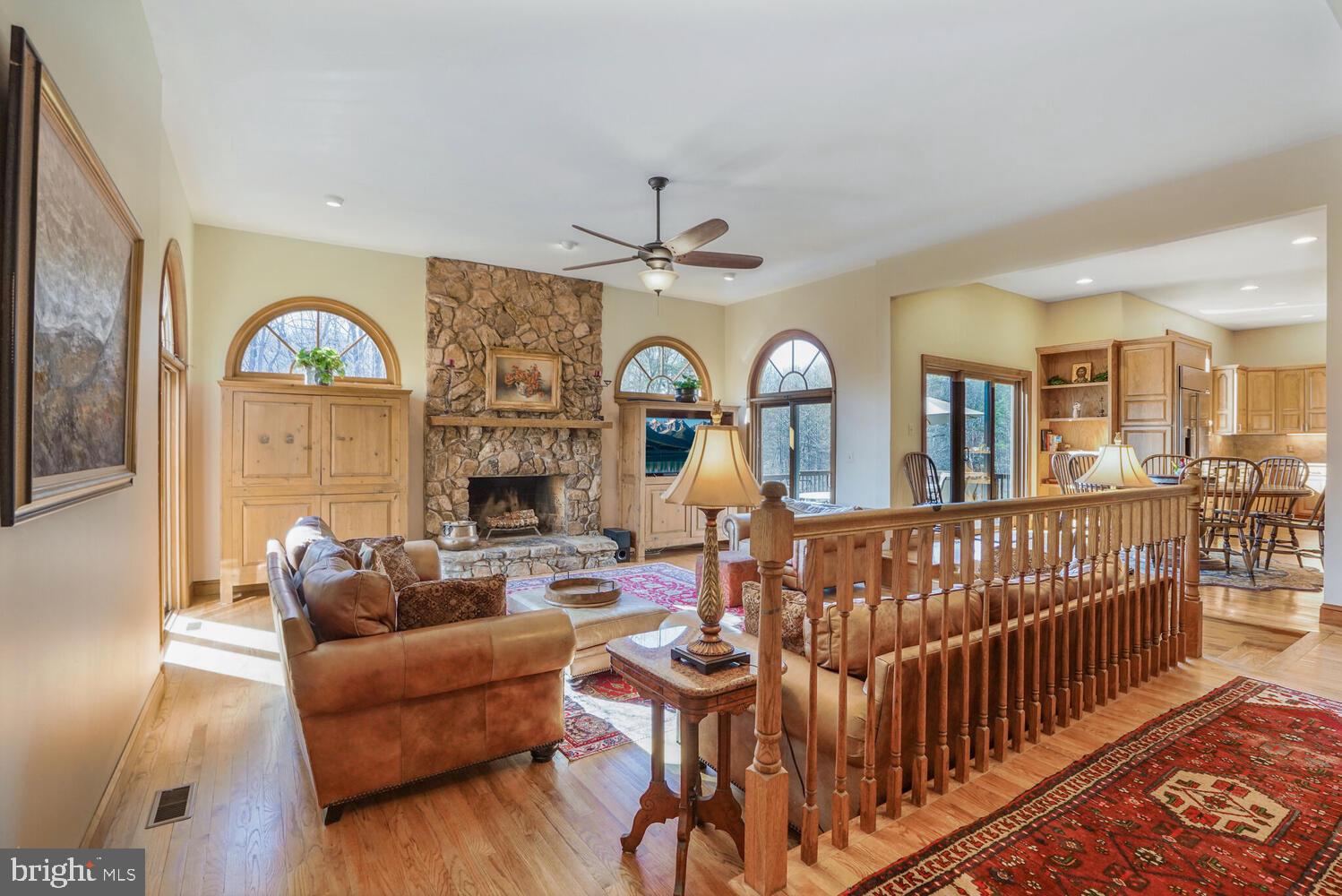 TWIN LAKES - Residential