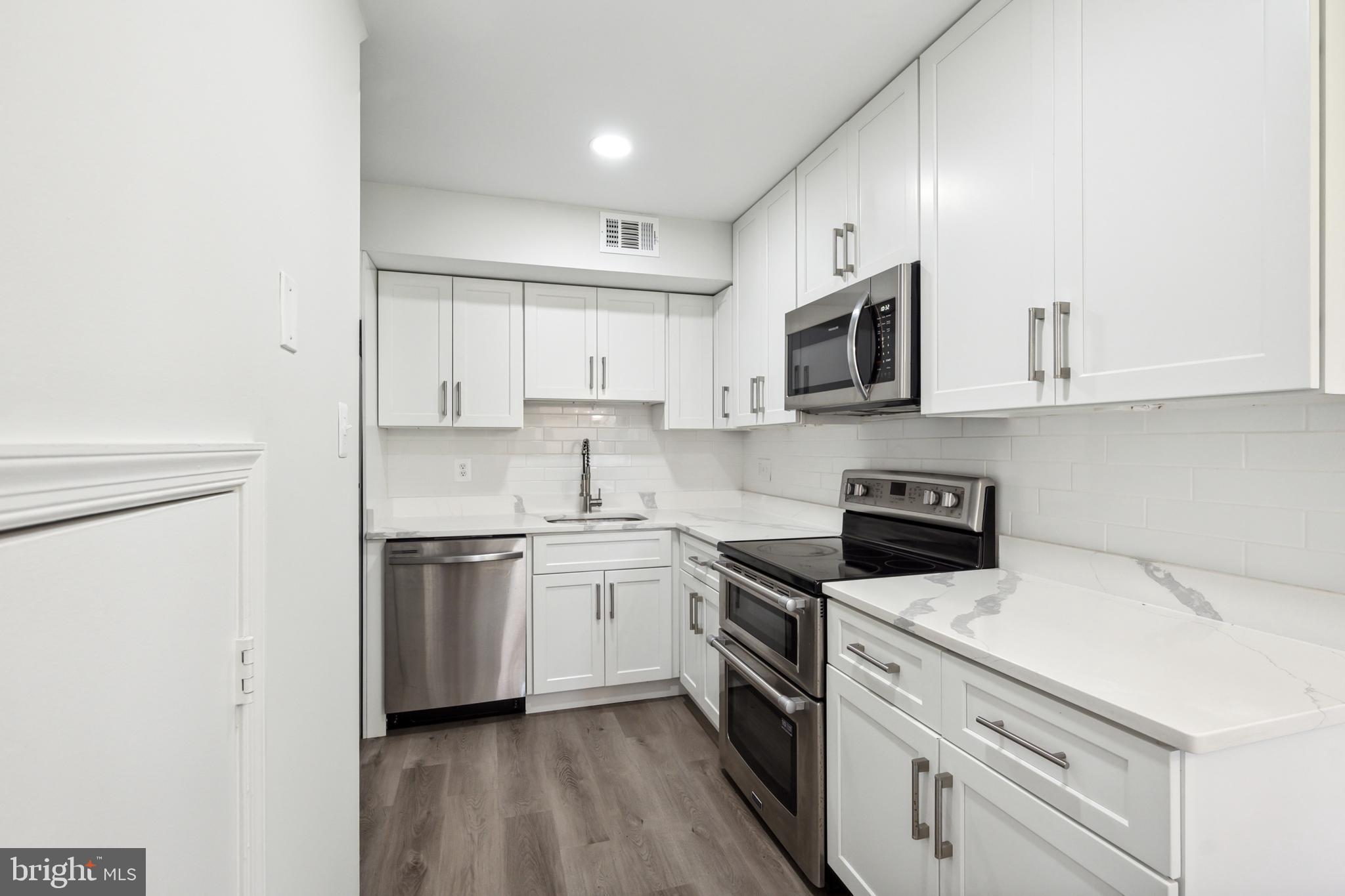 TERRACE TOWNHOUSES OF ANNANDALE - Residential