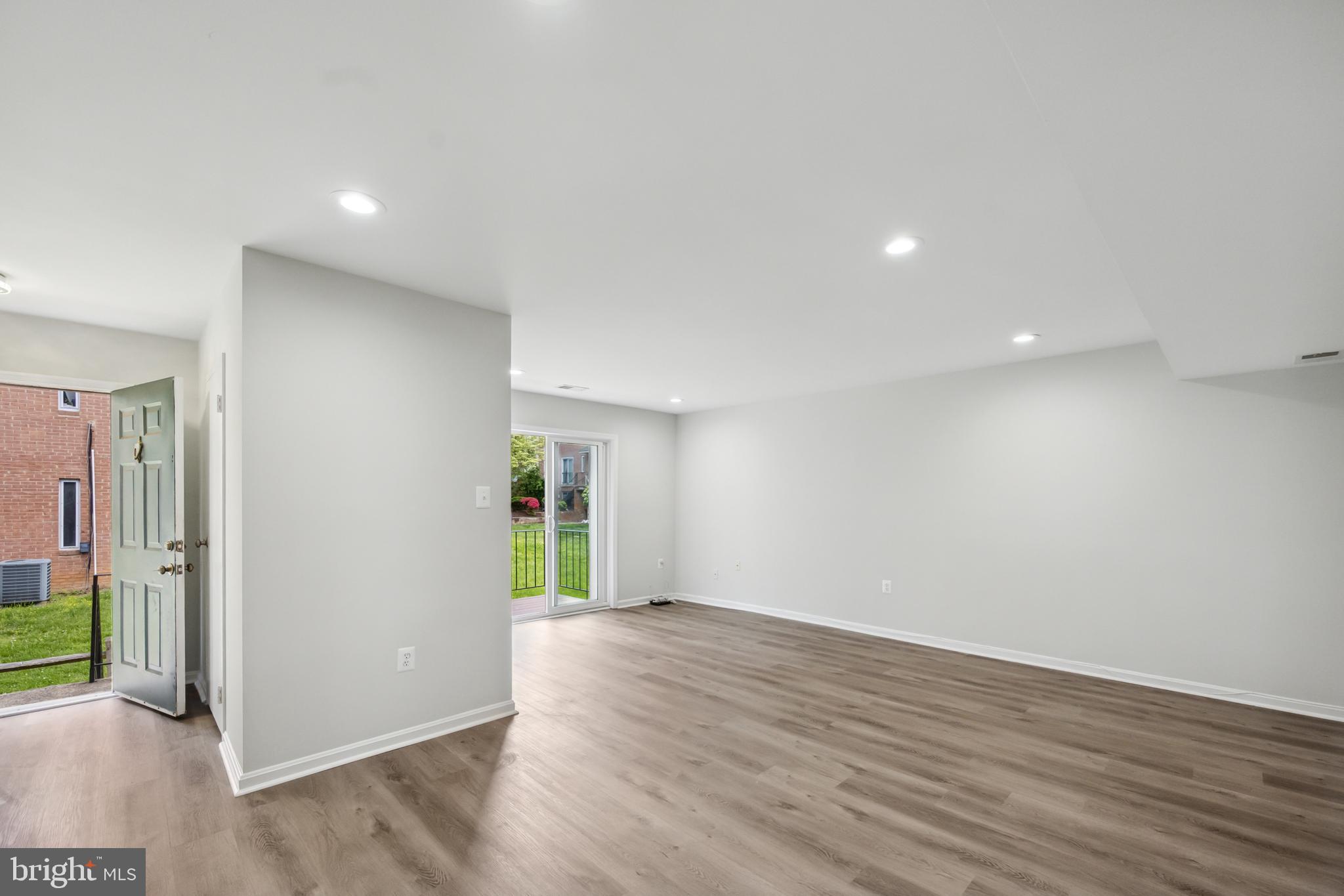 TERRACE TOWNHOUSES OF ANNANDALE - Residential