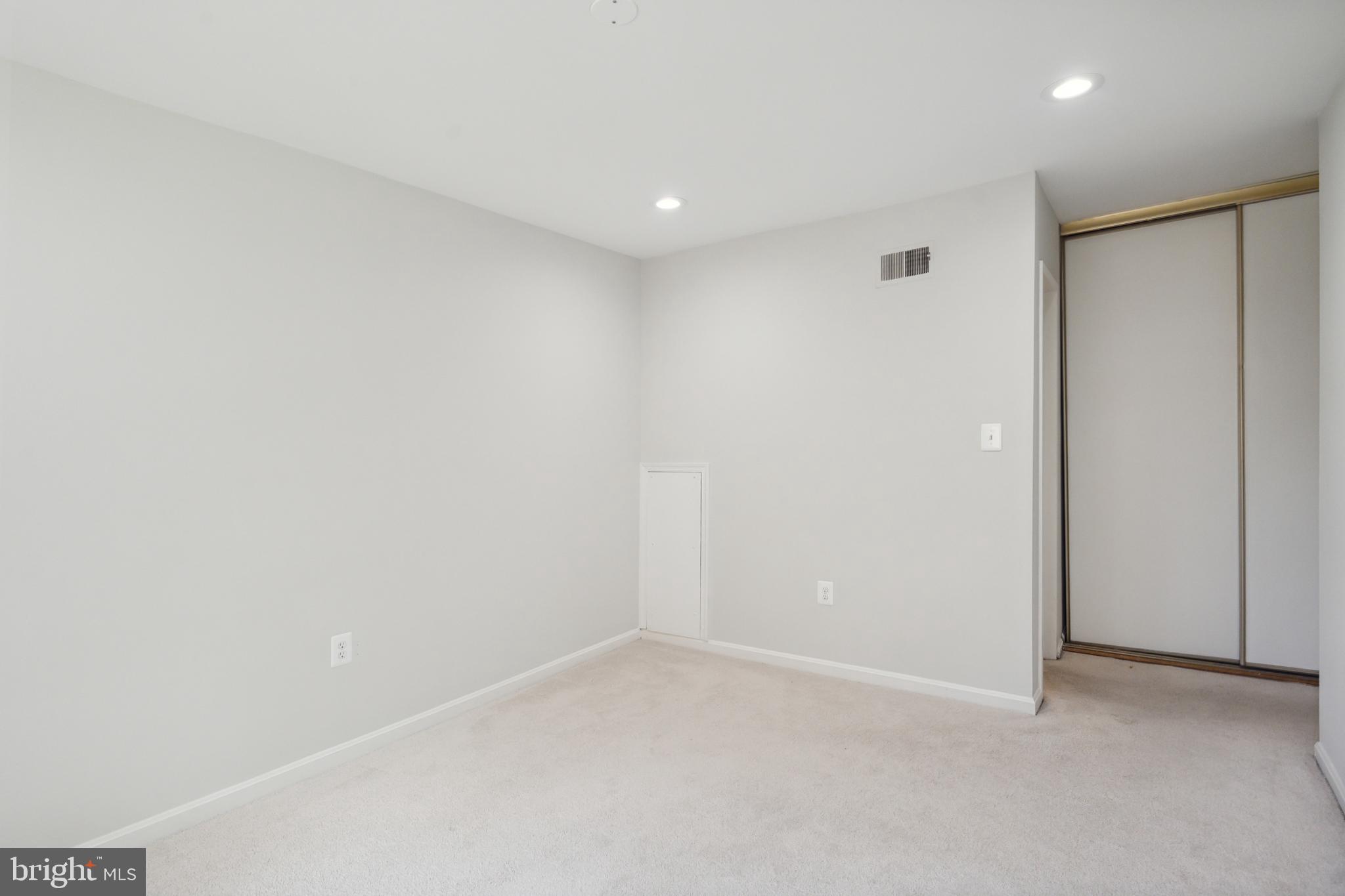 TERRACE TOWNHOUSES OF ANNANDALE - Residential