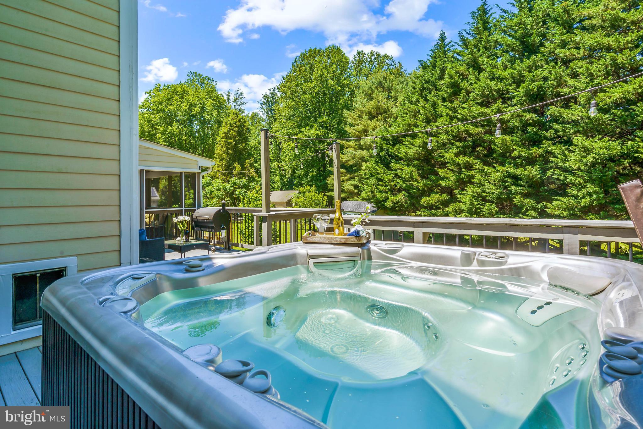 QUEEN ANNE ESTATES - Residential