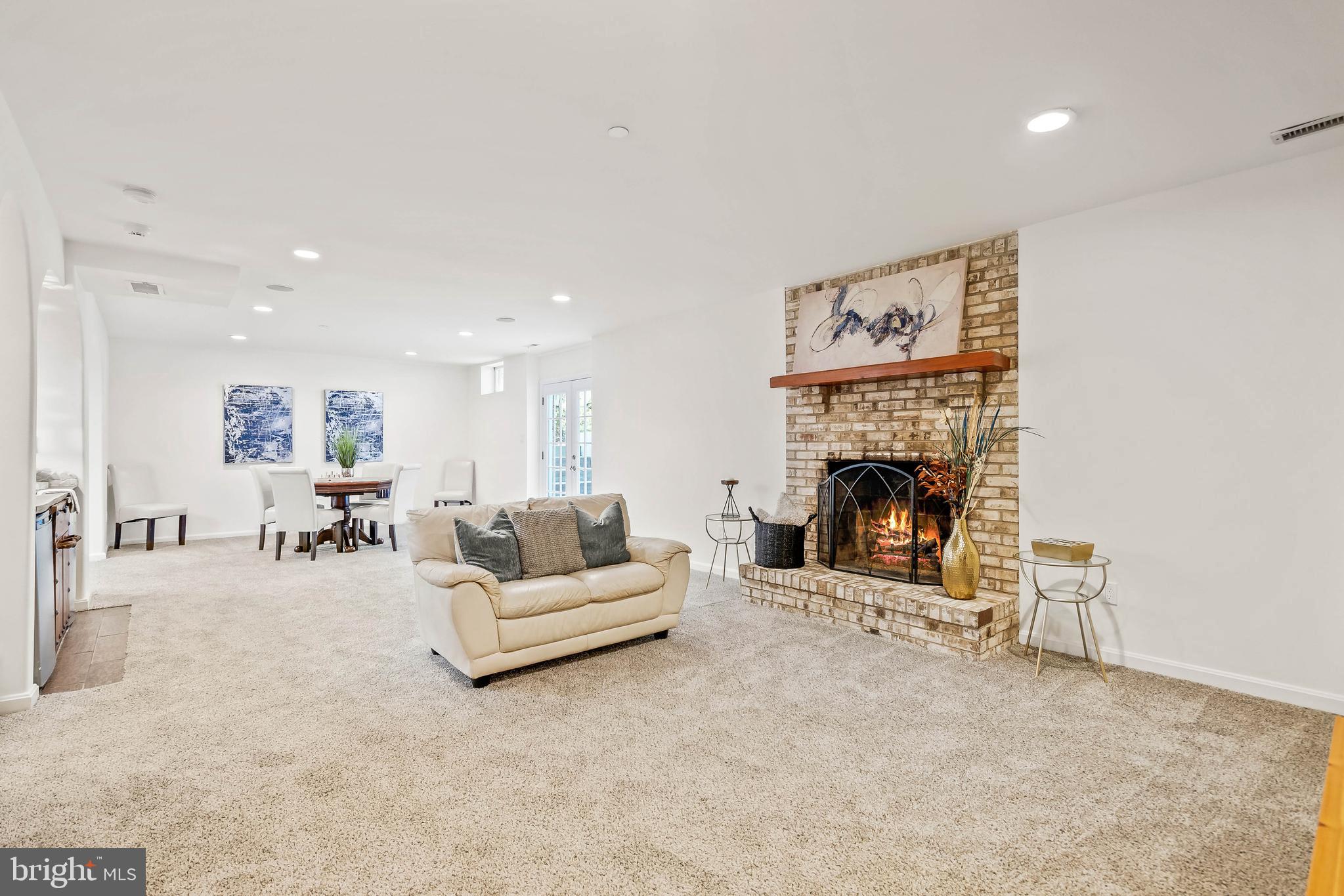 QUEEN ANNE ESTATES - Residential