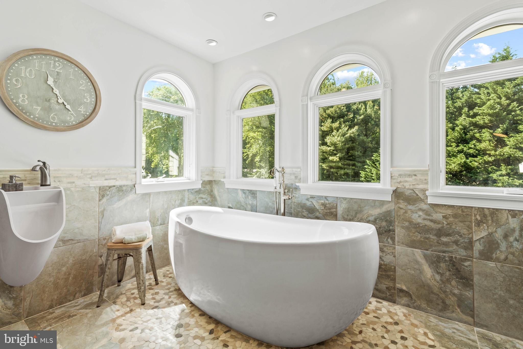 QUEEN ANNE ESTATES - Residential