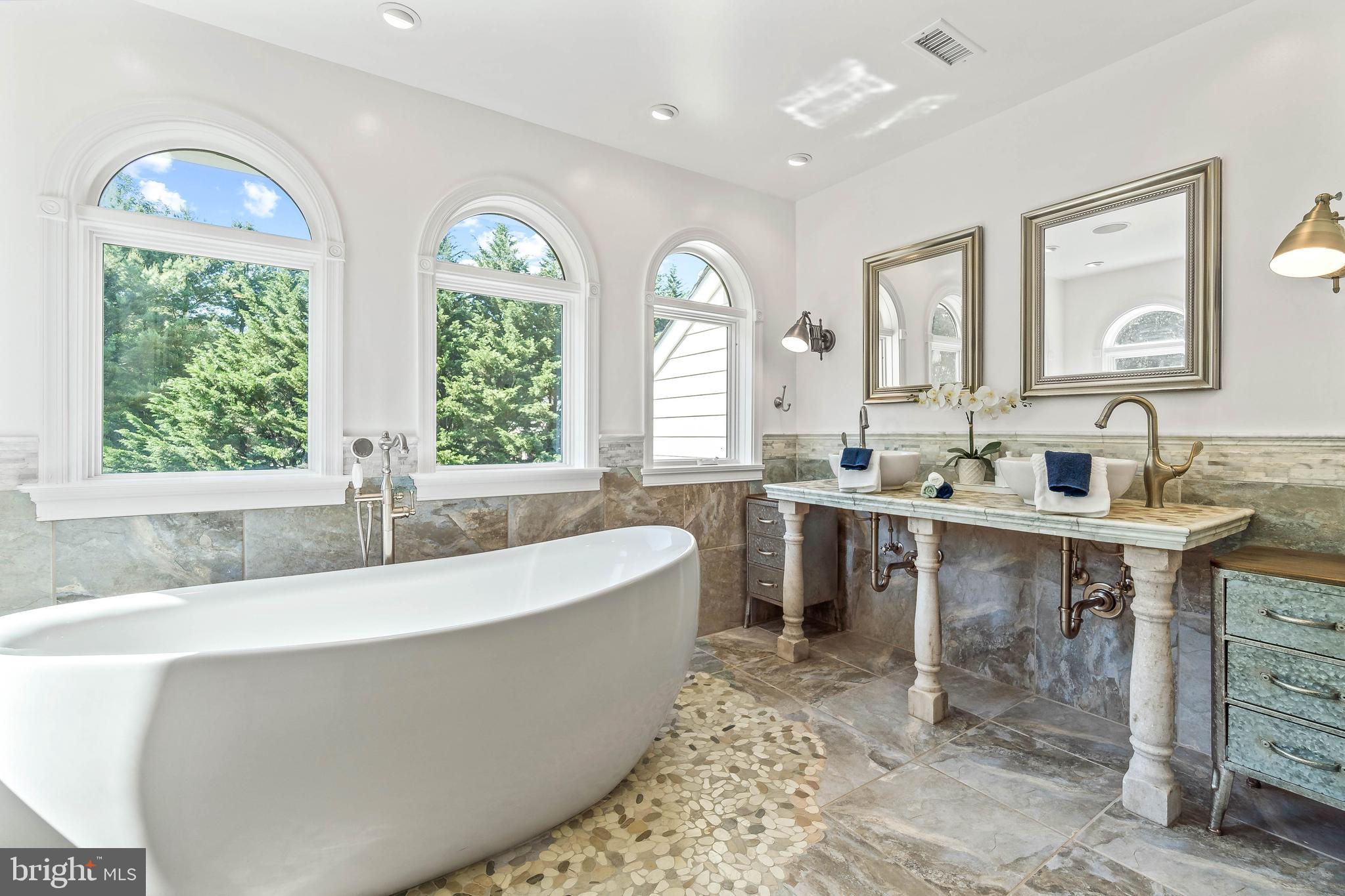 QUEEN ANNE ESTATES - Residential