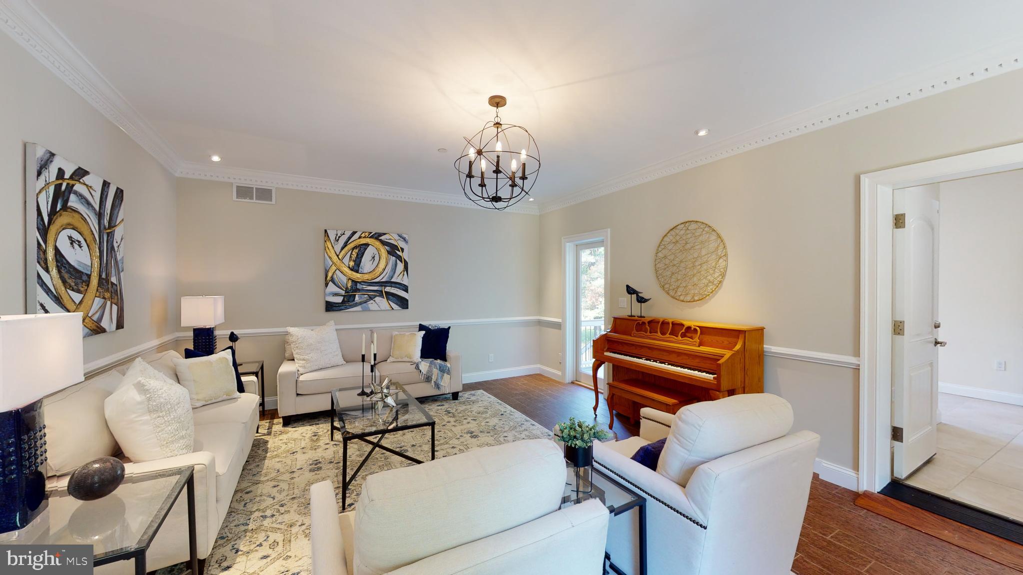 QUEEN ANNE ESTATES - Residential