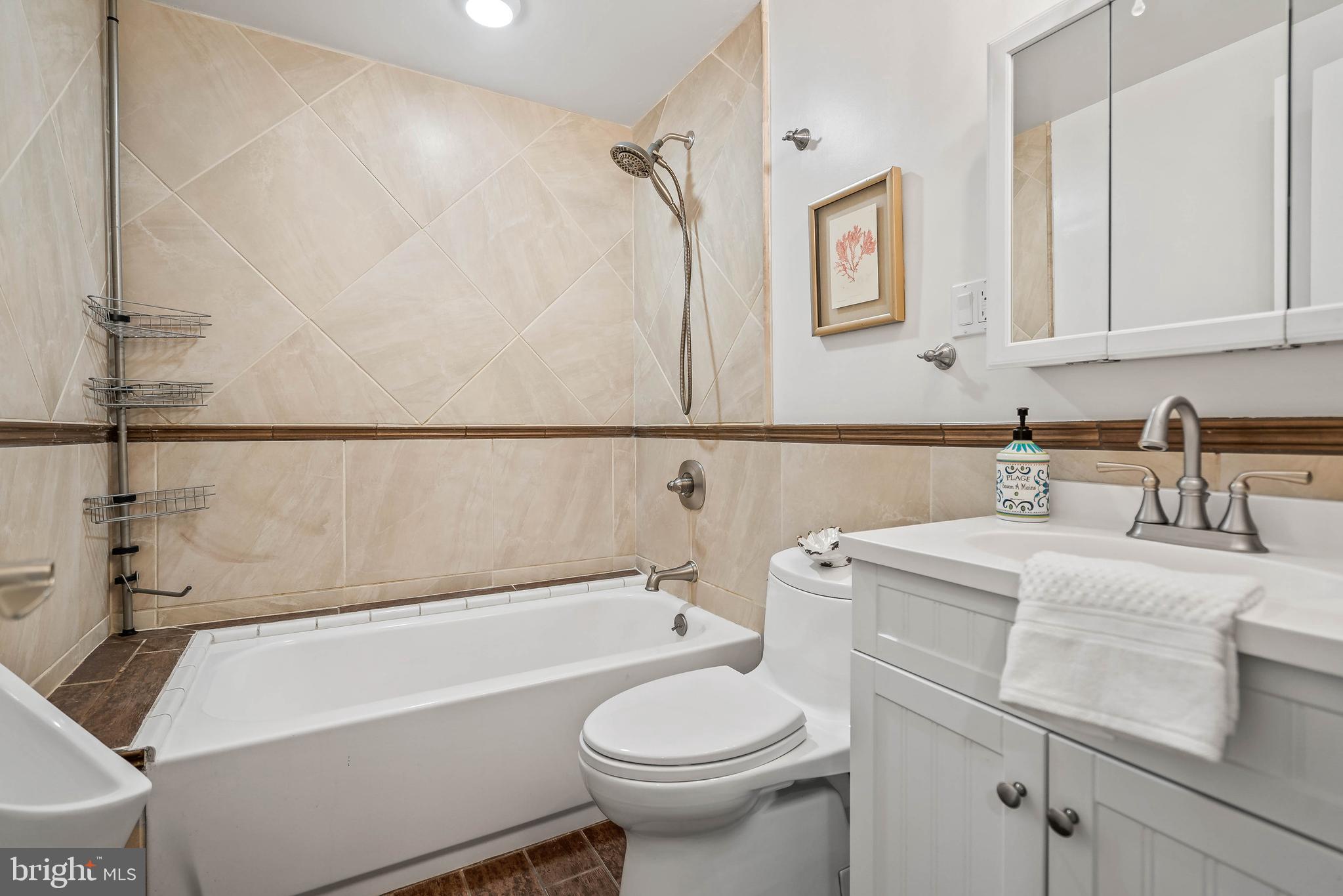 QUEEN ANNE ESTATES - Residential