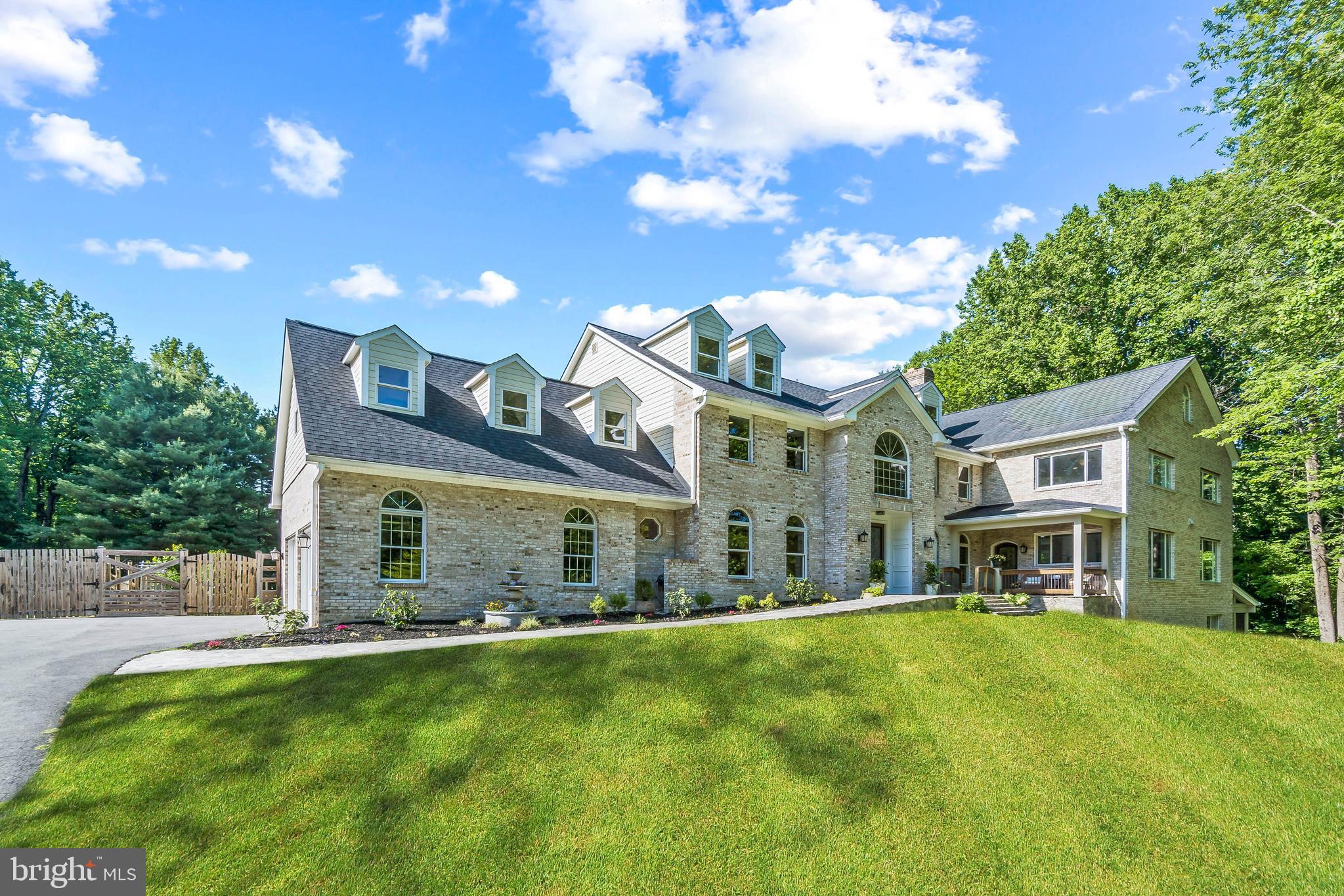 QUEEN ANNE ESTATES - Residential