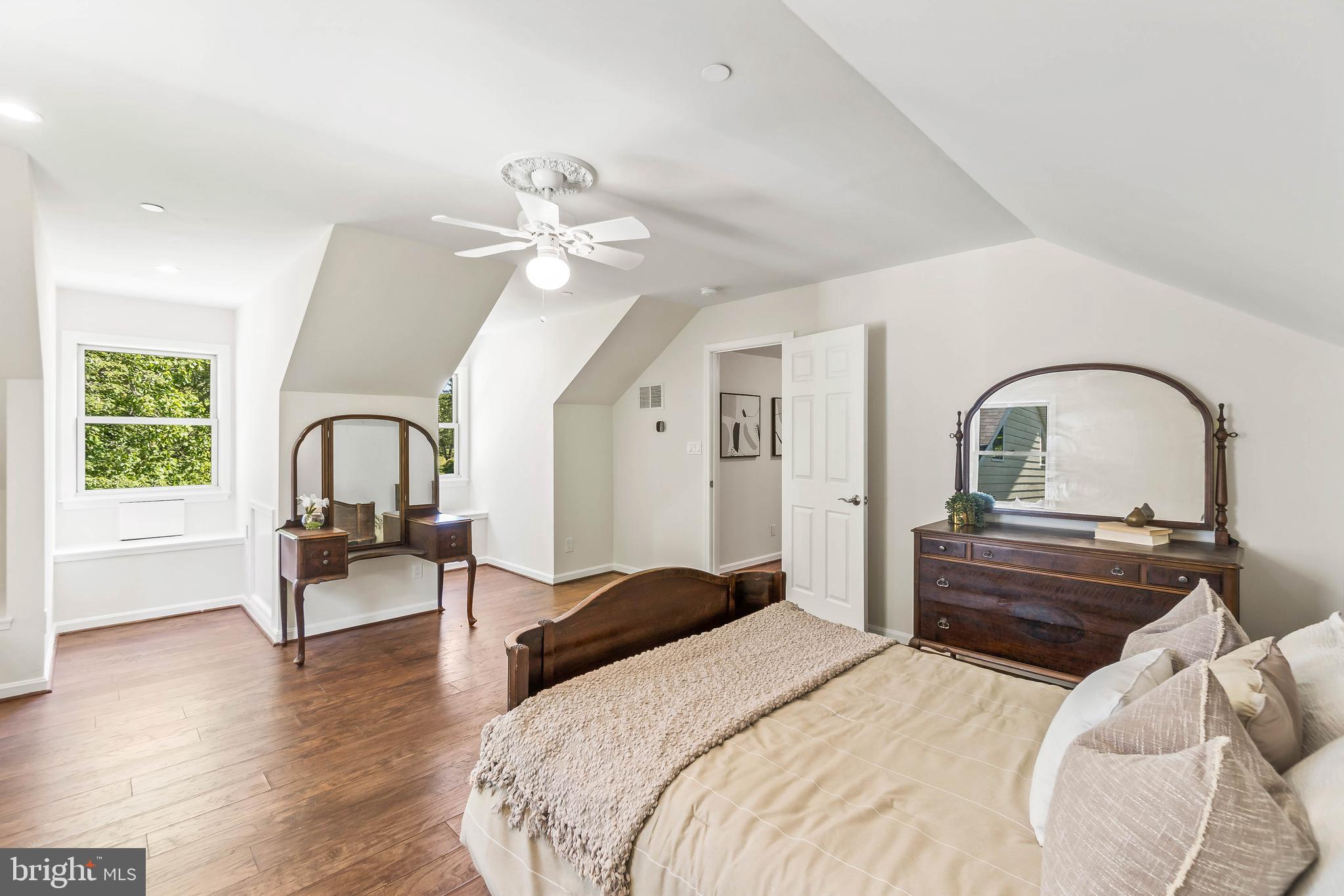 QUEEN ANNE ESTATES - Residential