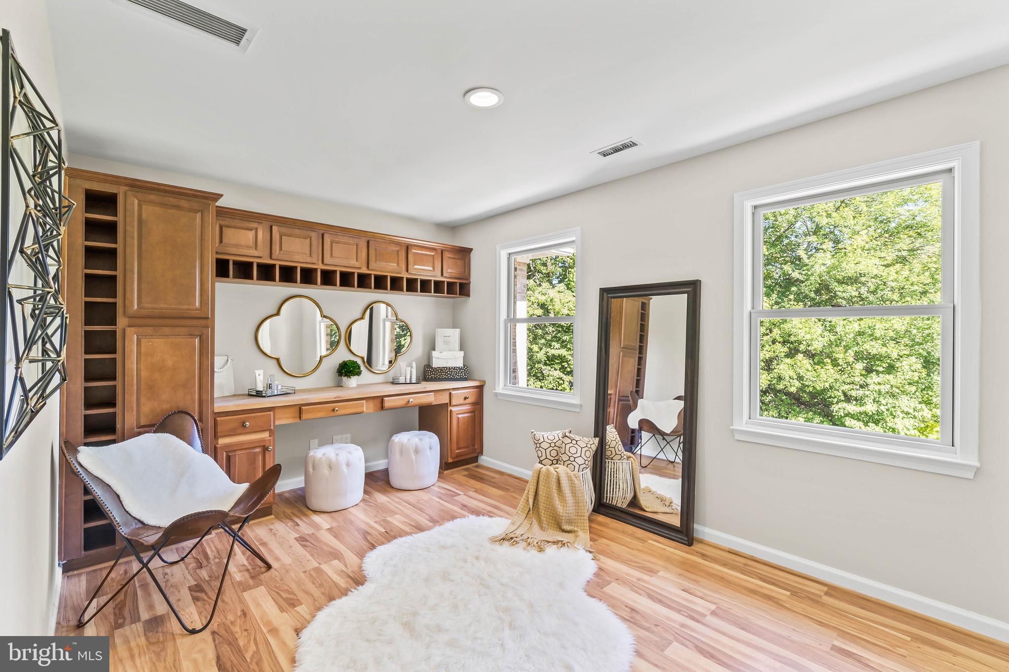 QUEEN ANNE ESTATES - Residential