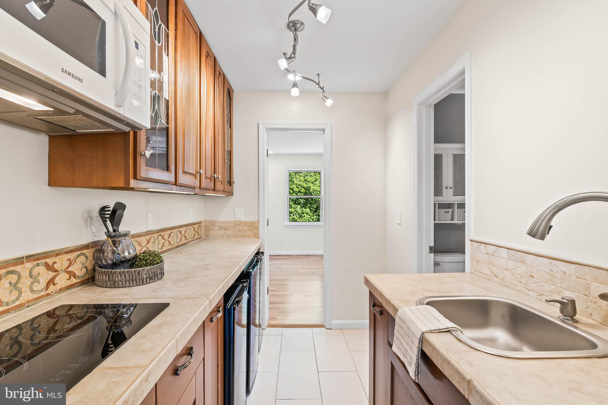 QUEEN ANNE ESTATES - Residential