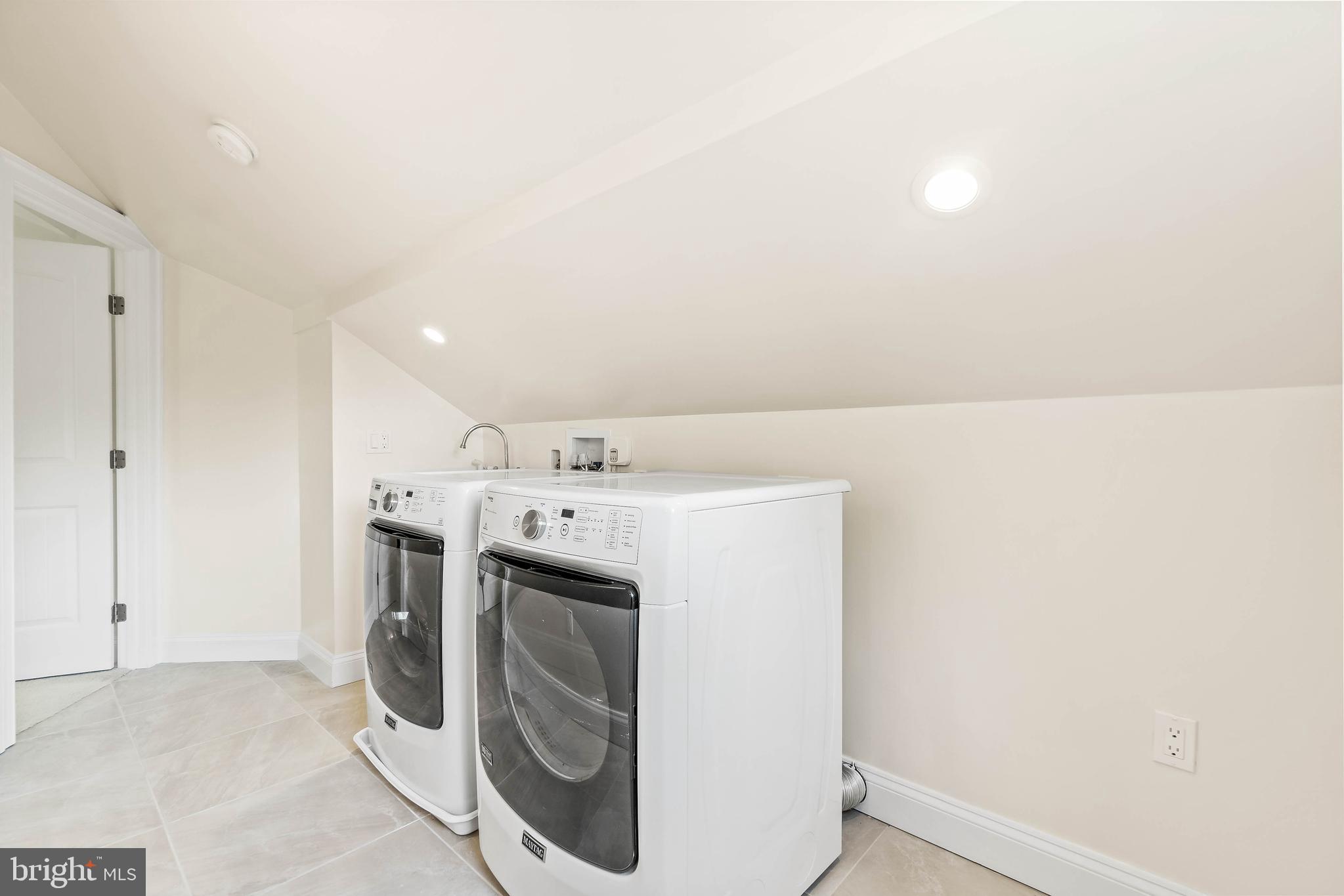 QUEEN ANNE ESTATES - Residential