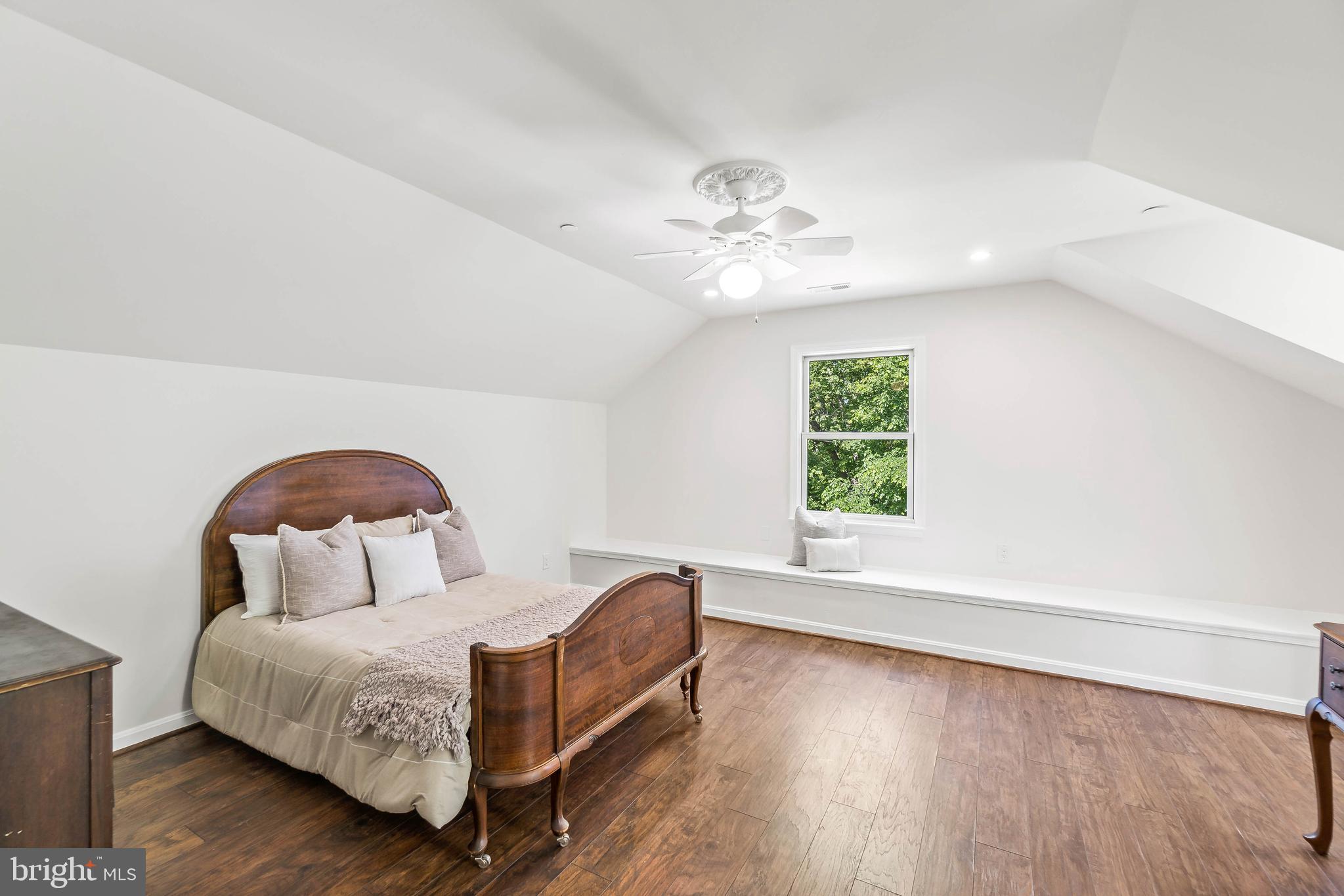 QUEEN ANNE ESTATES - Residential