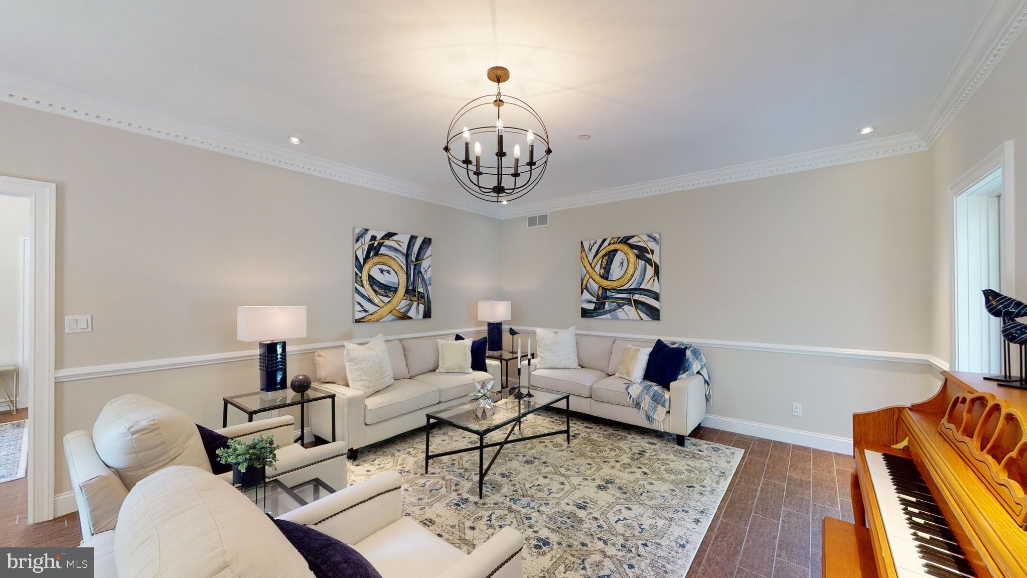 QUEEN ANNE ESTATES - Residential