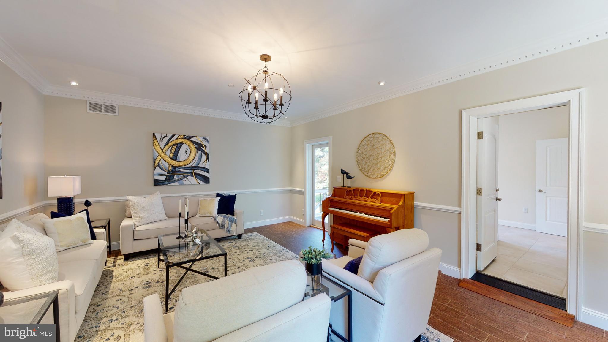 QUEEN ANNE ESTATES - Residential