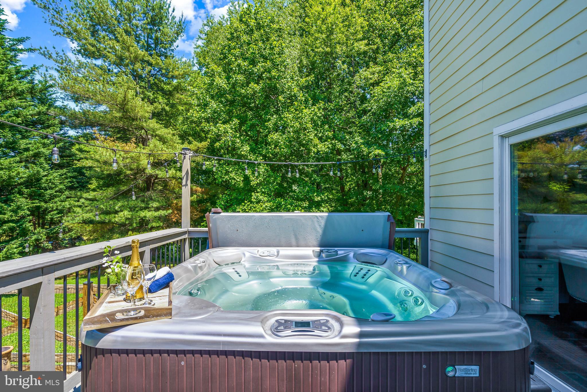 QUEEN ANNE ESTATES - Residential