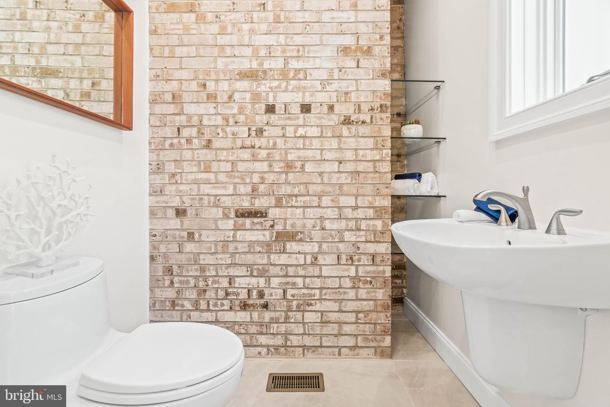 QUEEN ANNE ESTATES - Residential