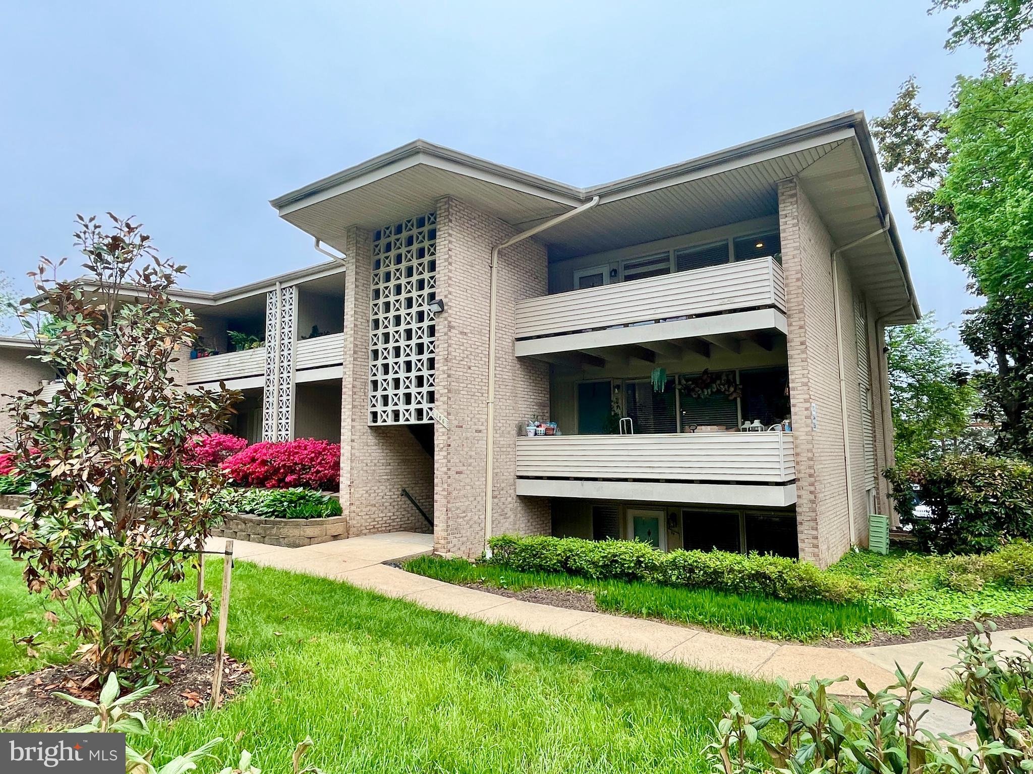 FALLS PLAZA - Residential