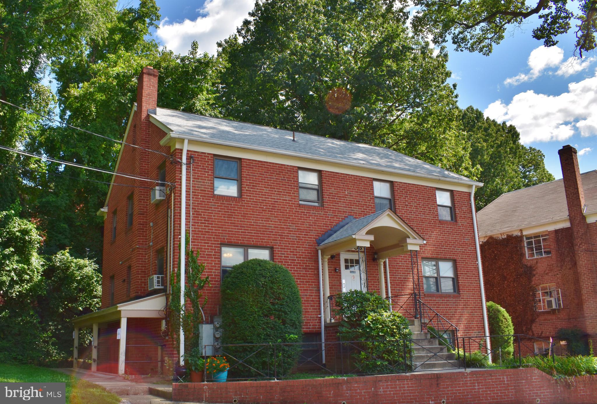 FOREST HILLS - Residential Lease