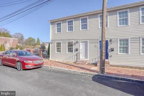 37 W 3rd Street, New Castle, DE MLS: DENC2078880