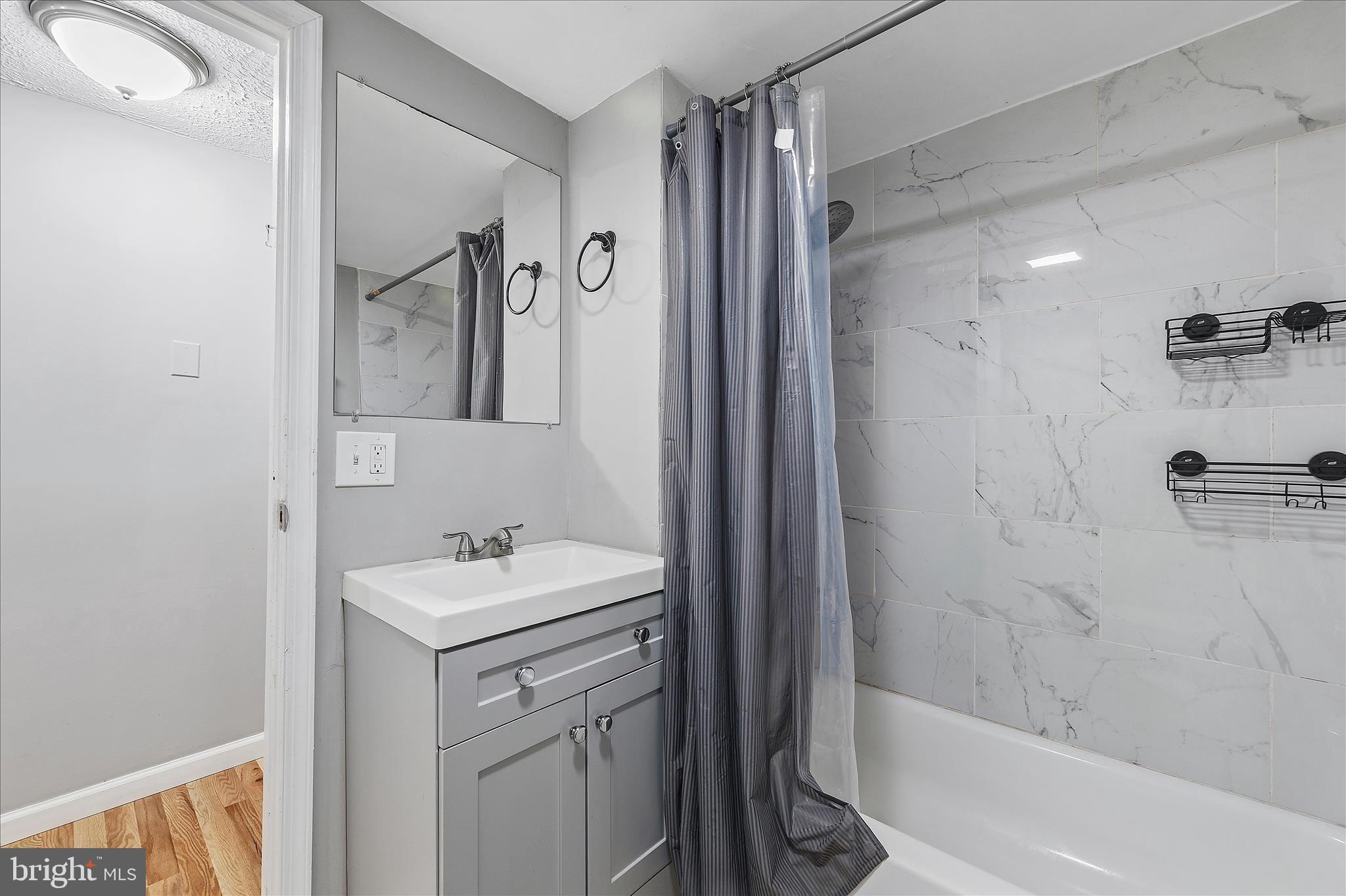MANHATTAN BEACH - Residential