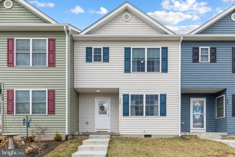 924 Virginia Avenue, Front Royal, VA MLS: VAWR2010462