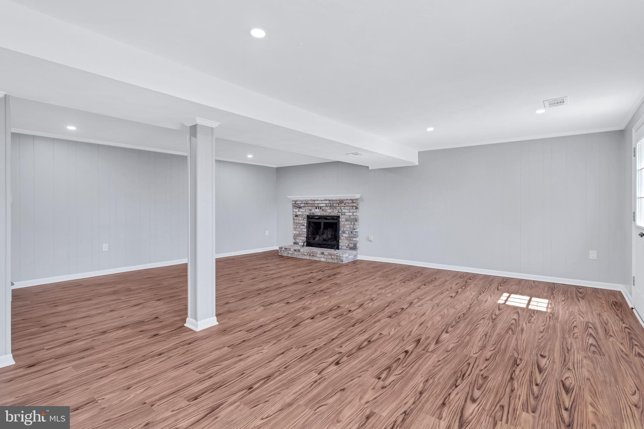 CRESTVIEW MANOR - Residential Lease