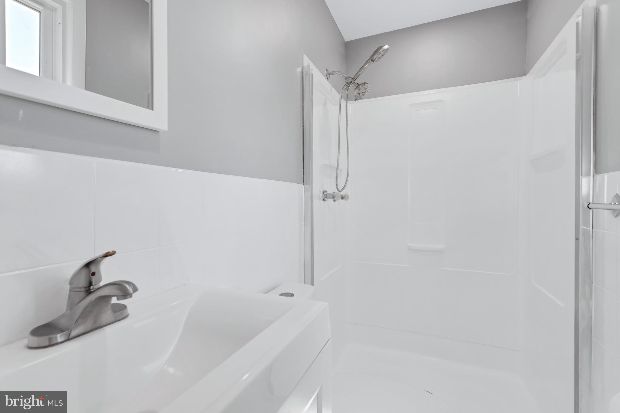 CRESTVIEW MANOR - Residential Lease