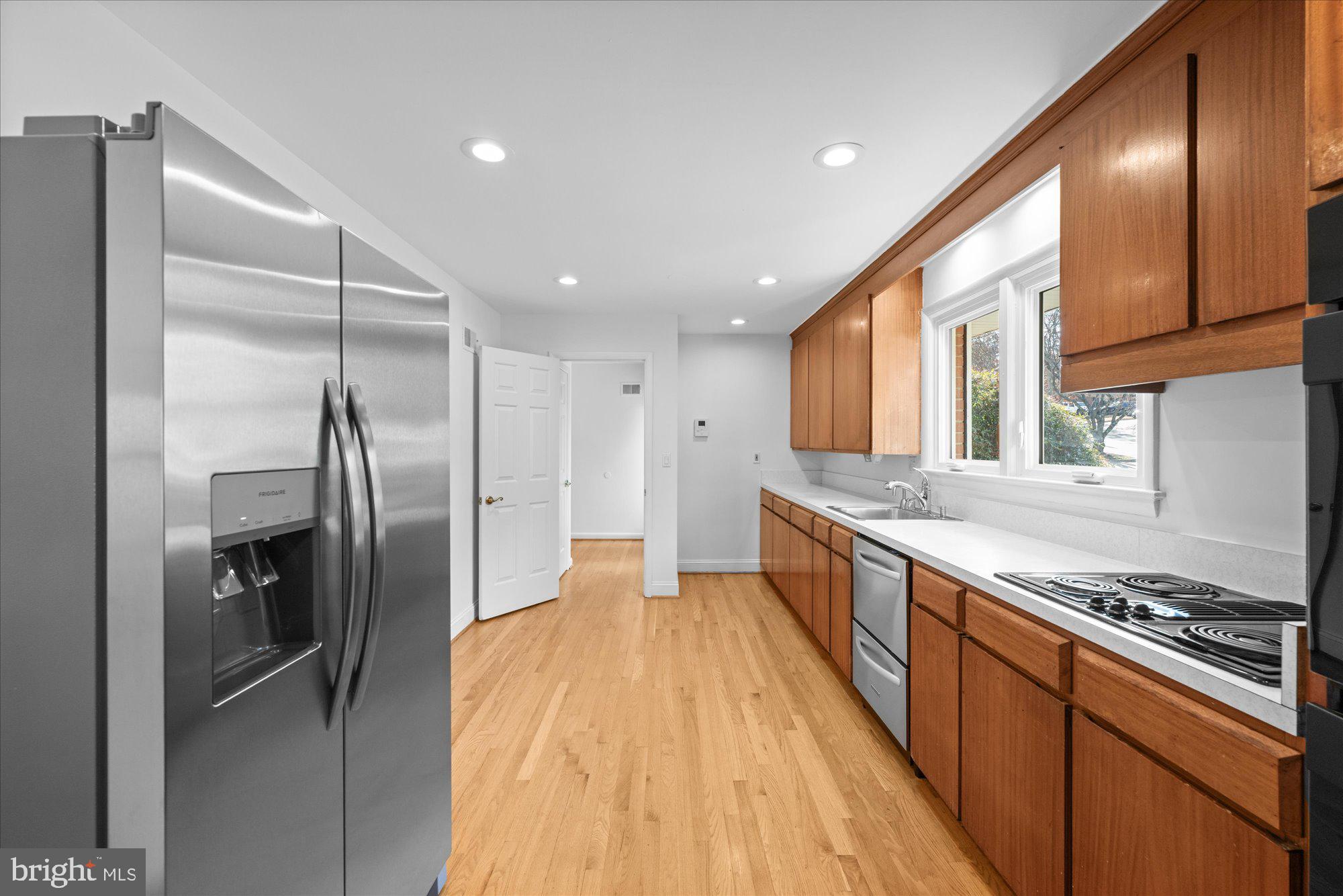 COUNTRY CLUB HILLS - Residential