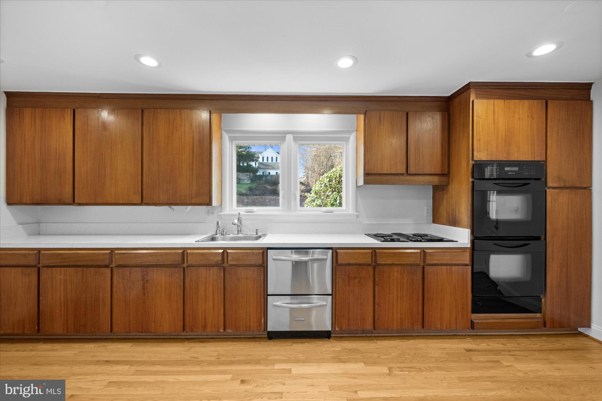 COUNTRY CLUB HILLS - Residential