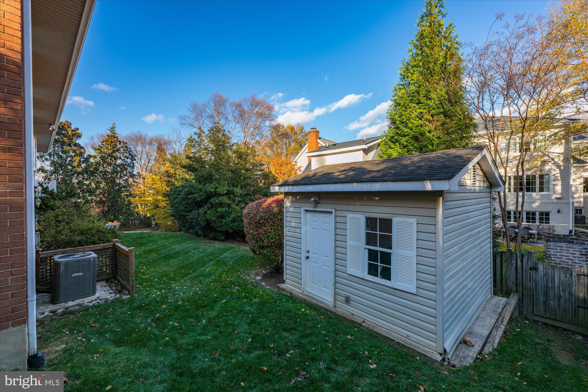 COUNTRY CLUB HILLS - Residential