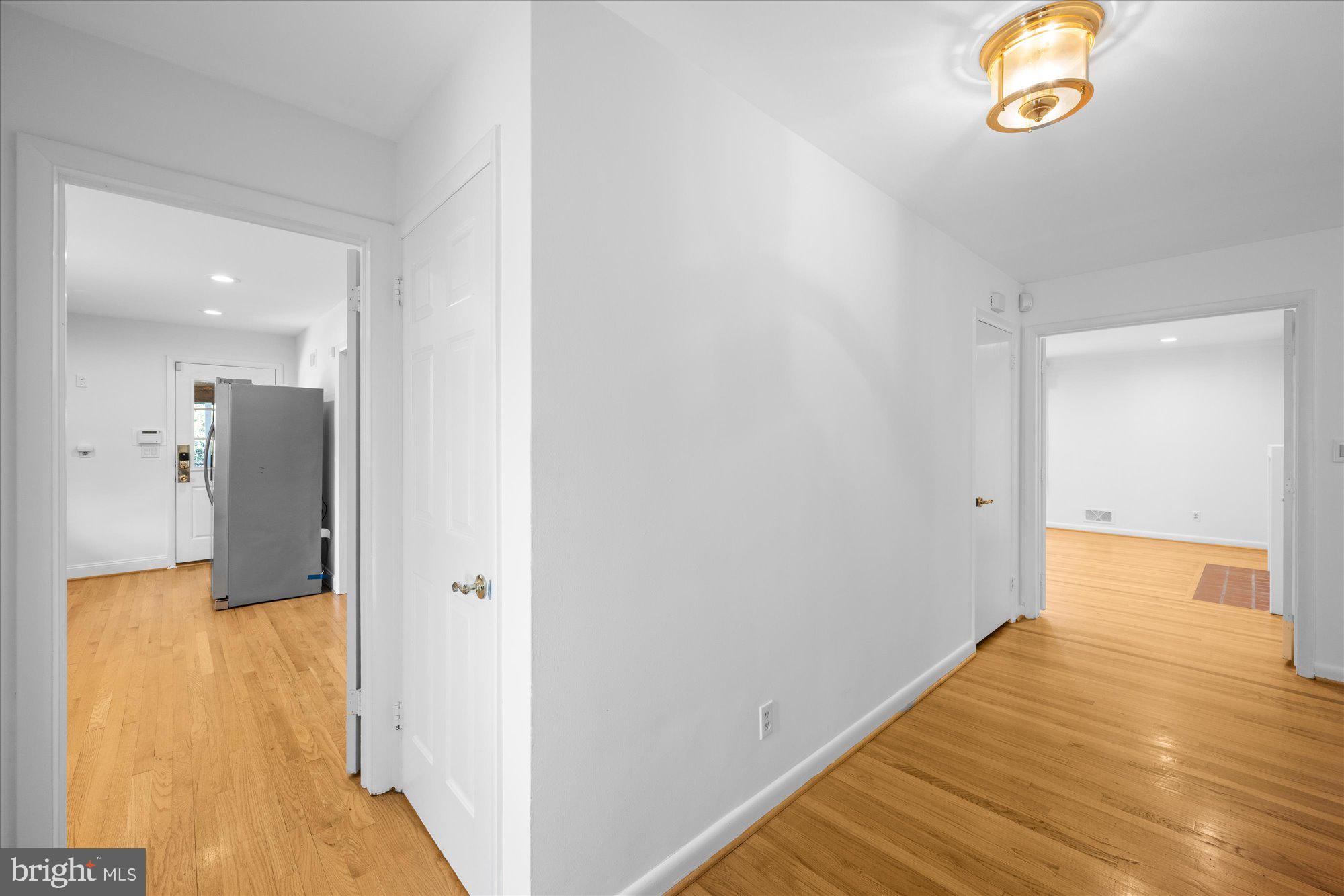 COUNTRY CLUB HILLS - Residential