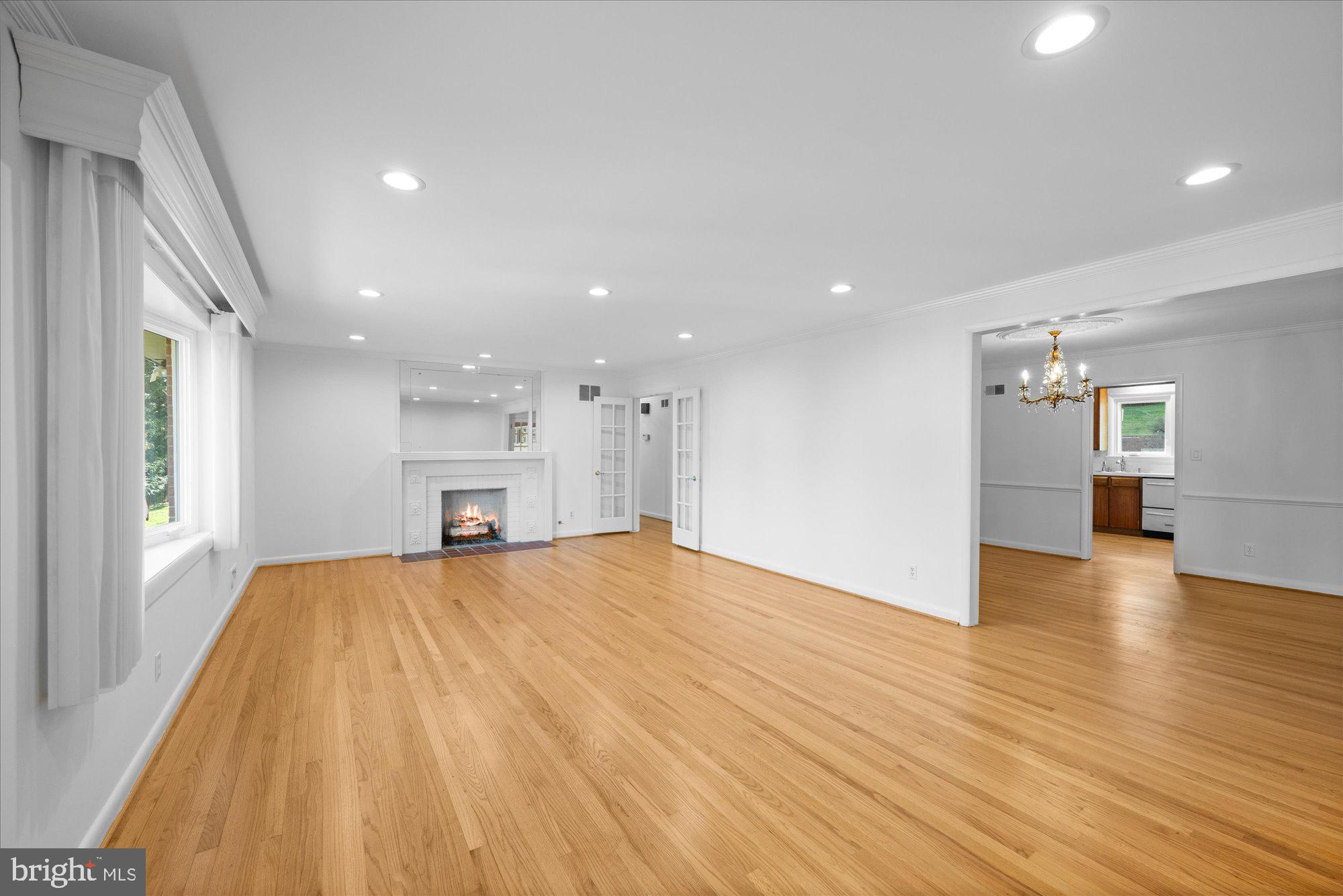 COUNTRY CLUB HILLS - Residential