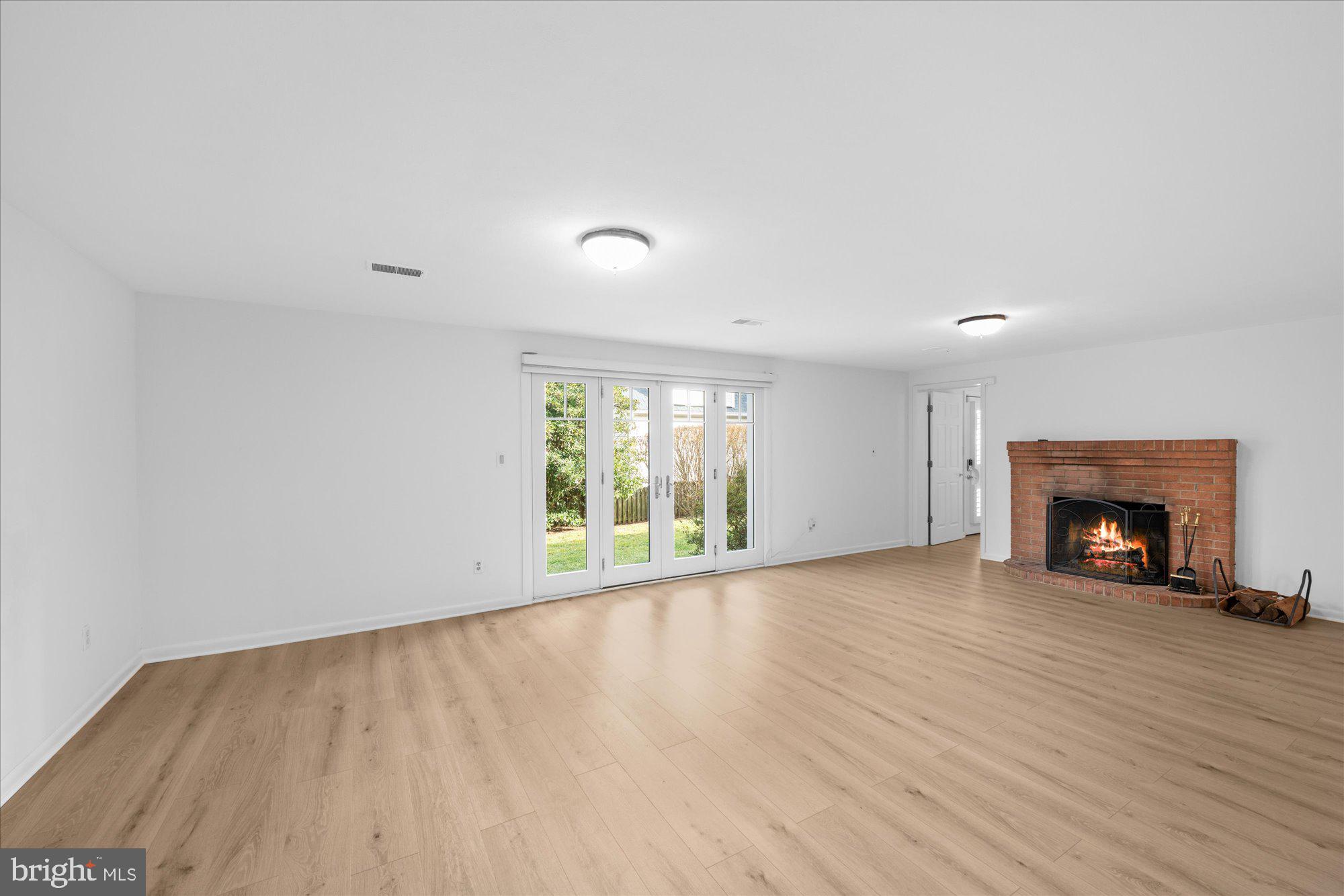 COUNTRY CLUB HILLS - Residential