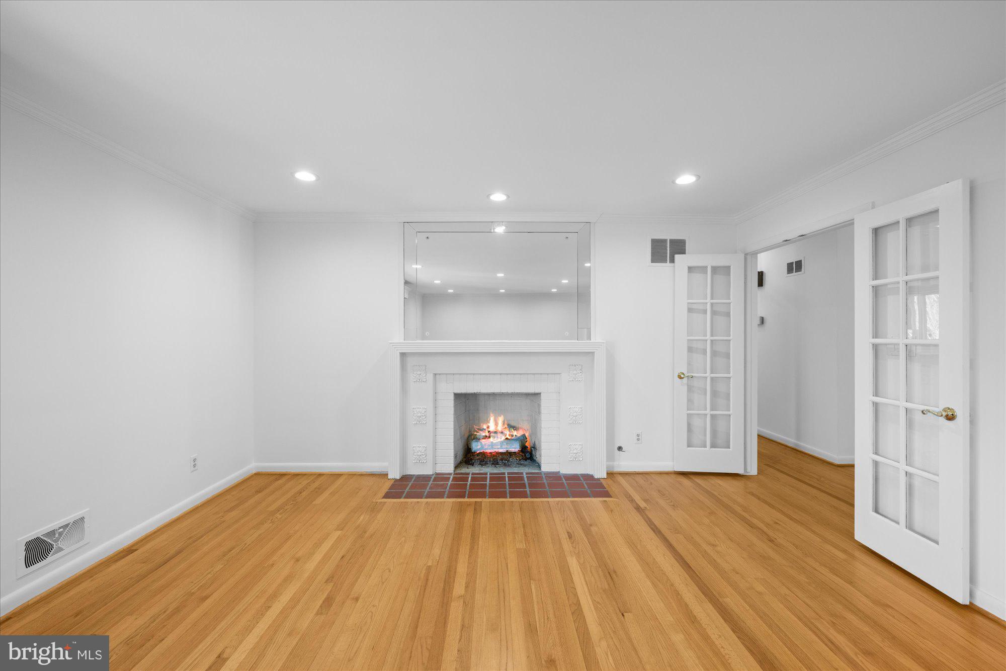 COUNTRY CLUB HILLS - Residential