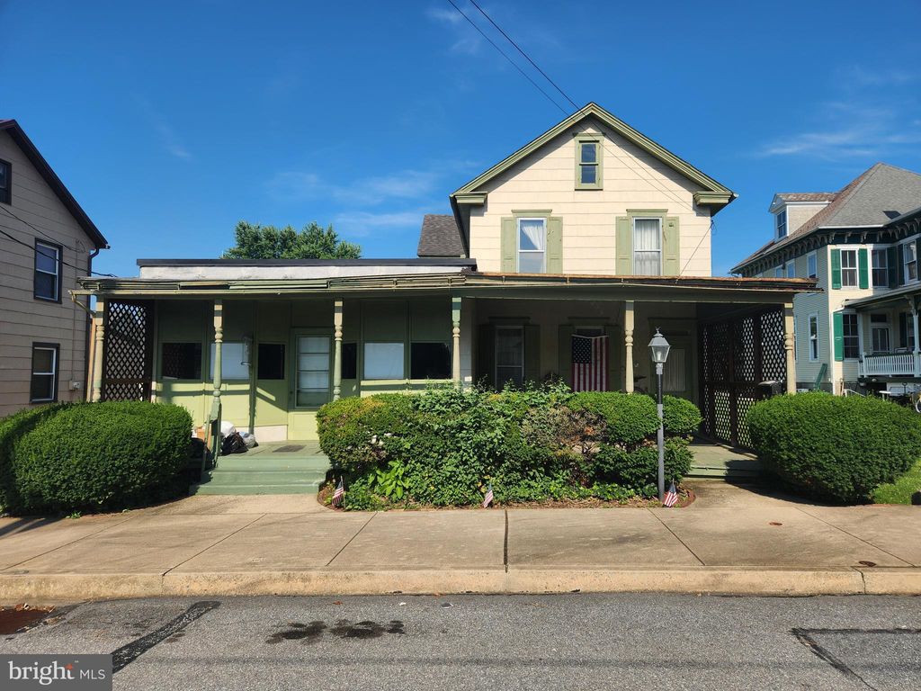 Photo of 122 N Barbara Street, MOUNT JOY, PA 17552 (MLS # PALA2072574)