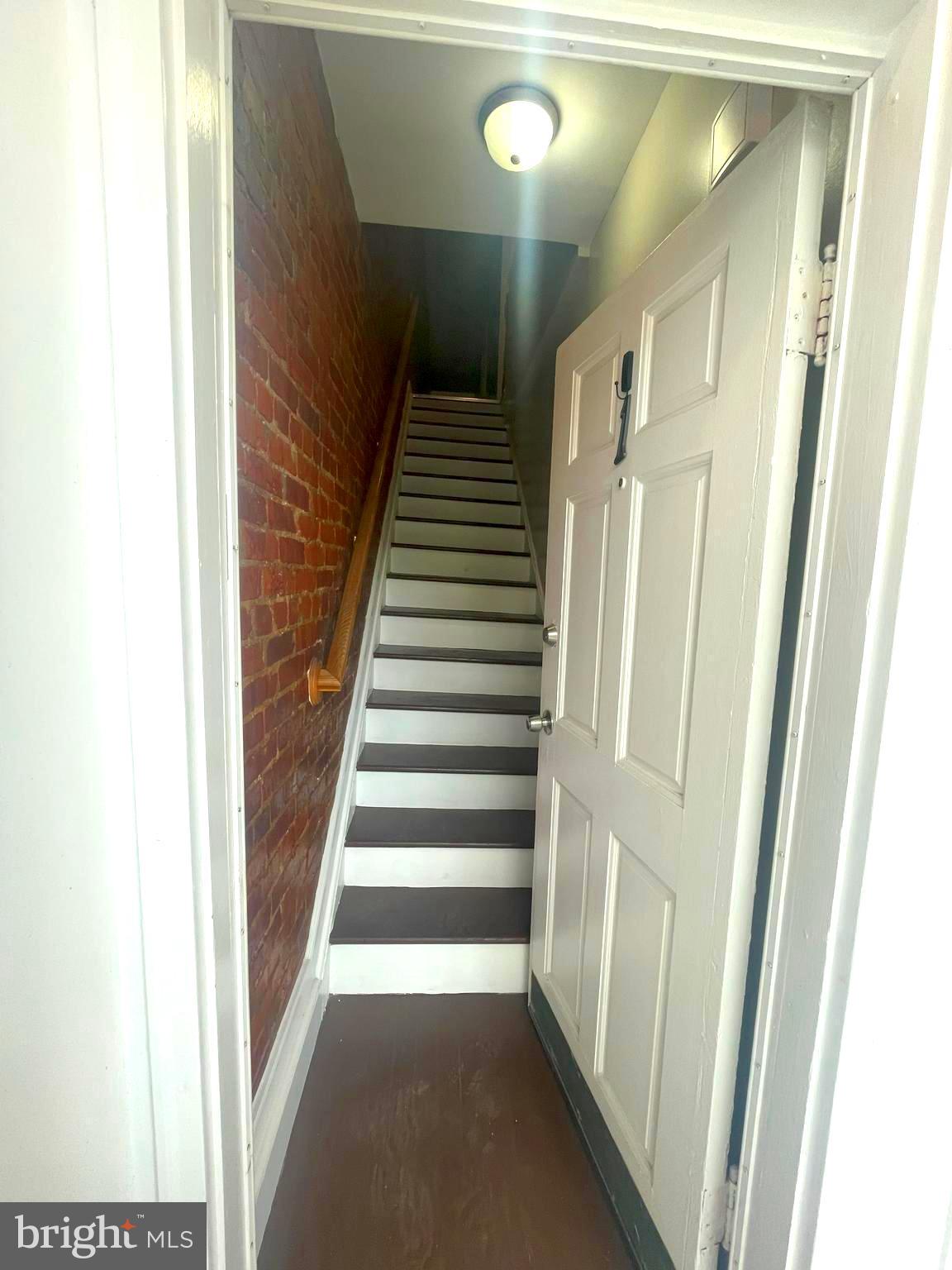 302 V STREET NE