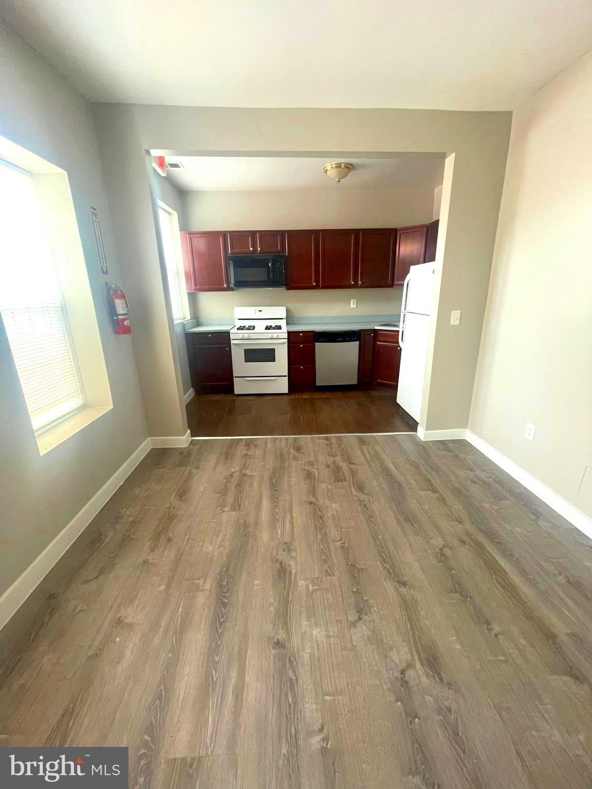 302 V STREET NE